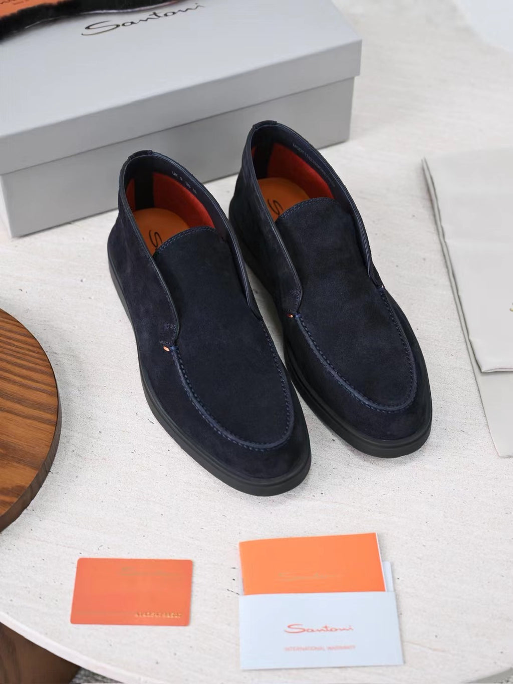 Loro Piana Slip-On Schuhe in Dunkelblau – Premium Veloursleder-Optik