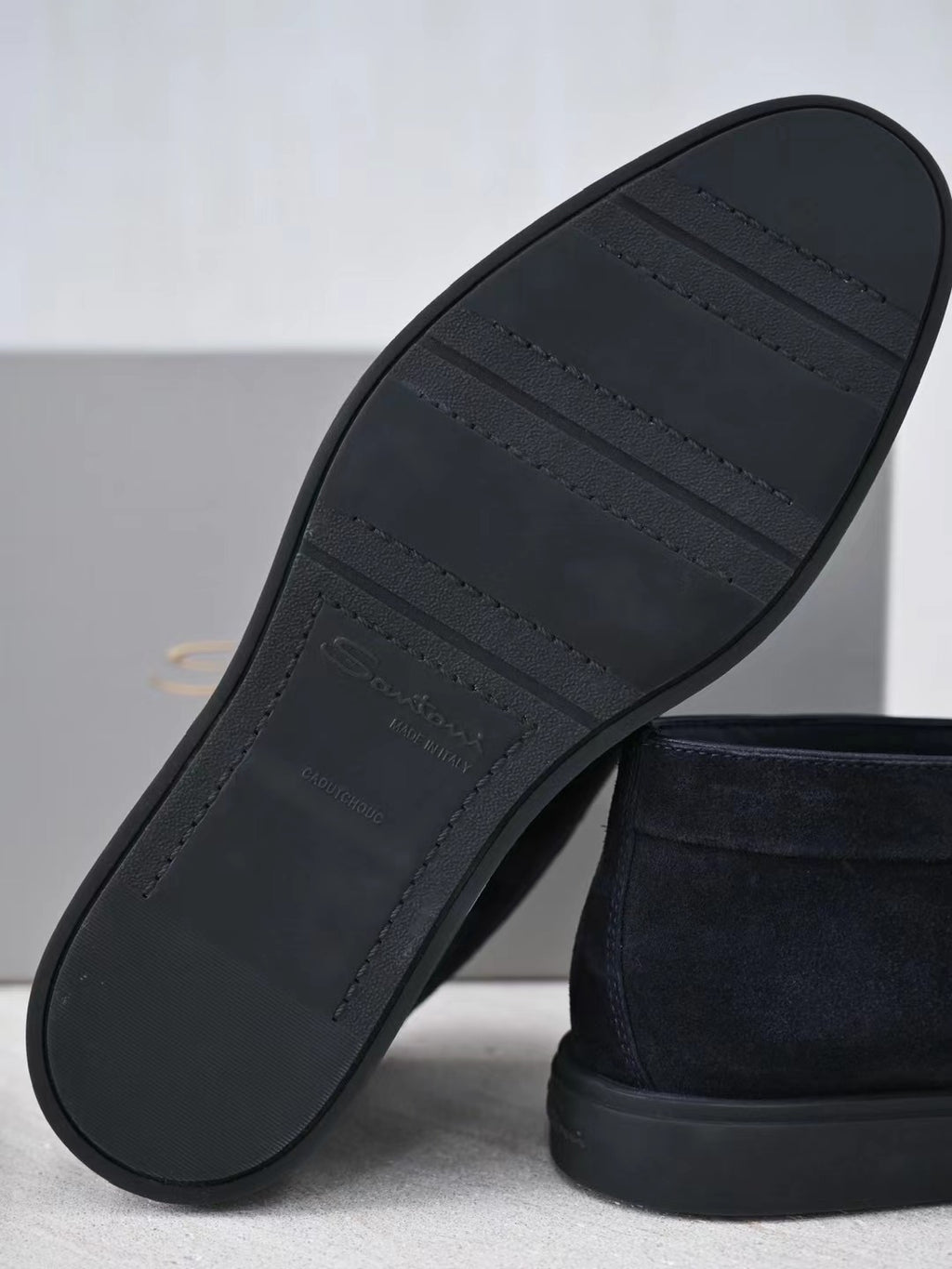 Loro Piana Slip-On Schuhe in Dunkelblau – Premium Veloursleder-Optik