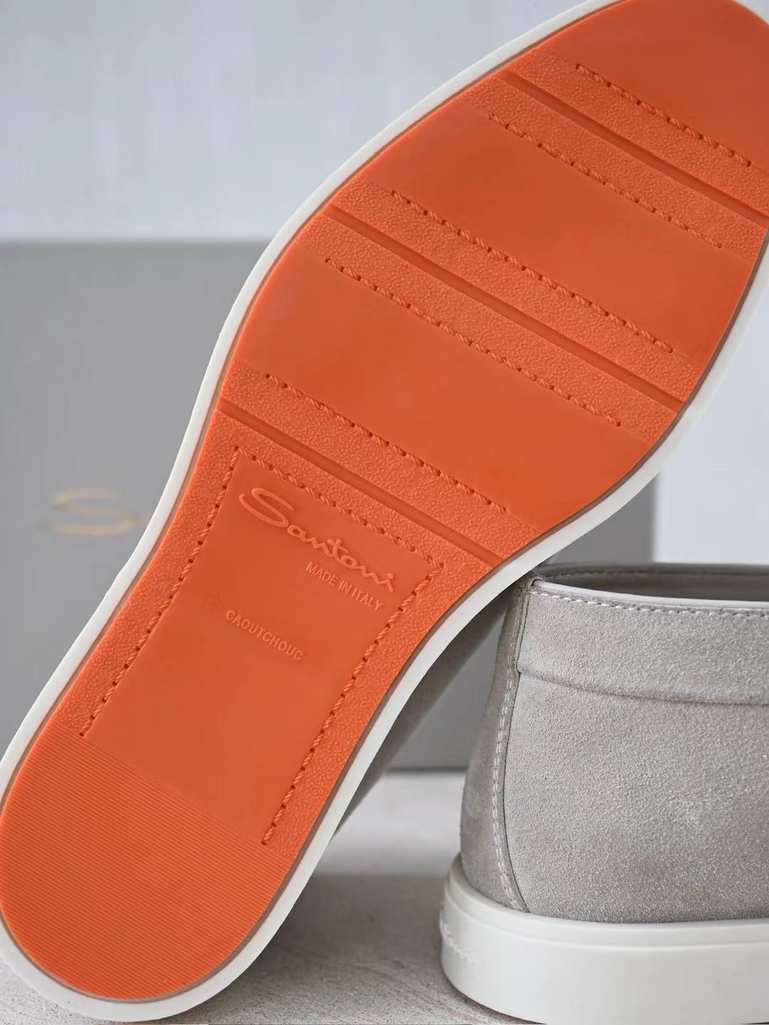 Santoni Herren Slipper aus Wildleder mit Gummisohle – Hellgrau