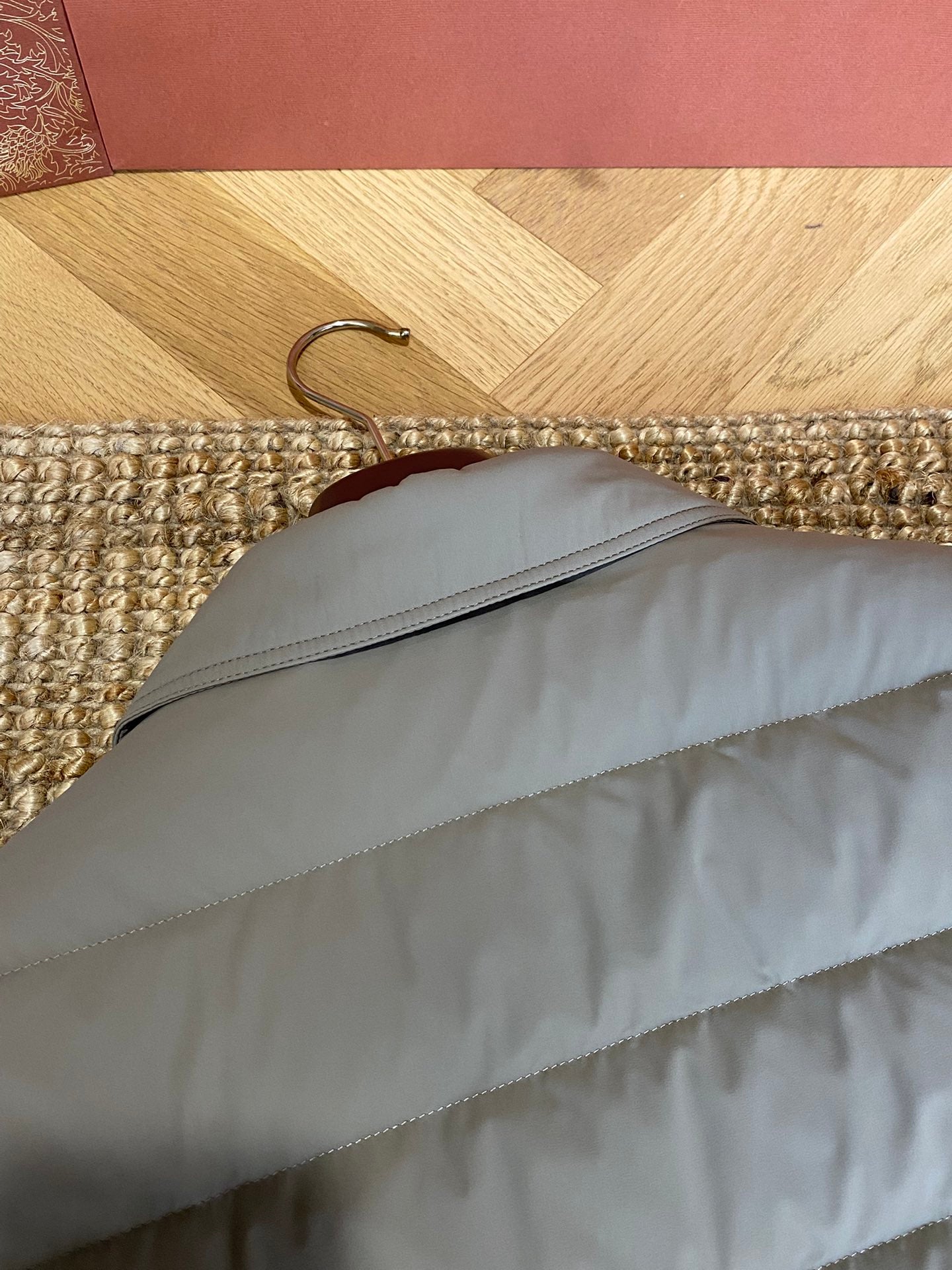 Brunello Cucinelli Steppjacke in Olivgrün mit Druckknöpfen und Brusttaschen