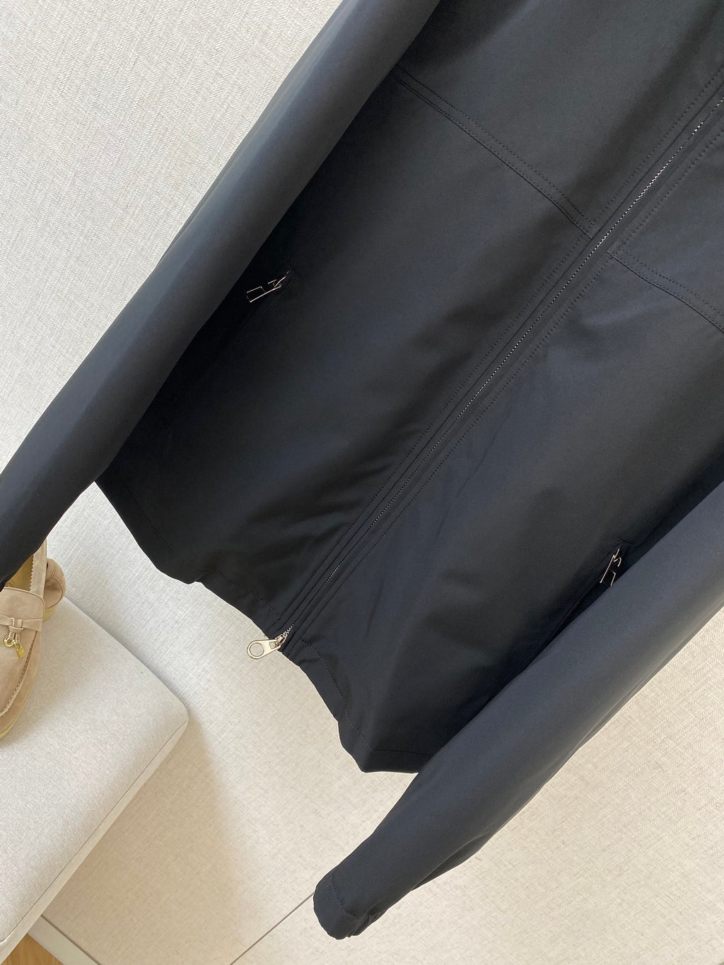 Loro Piana Schwarze Herren Jacke mit Reissverschluss und Stehkragen aus leichtem Material