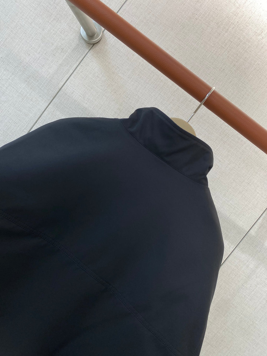 Loro Piana Schwarze Herren Jacke mit Reissverschluss und Stehkragen aus leichtem Material