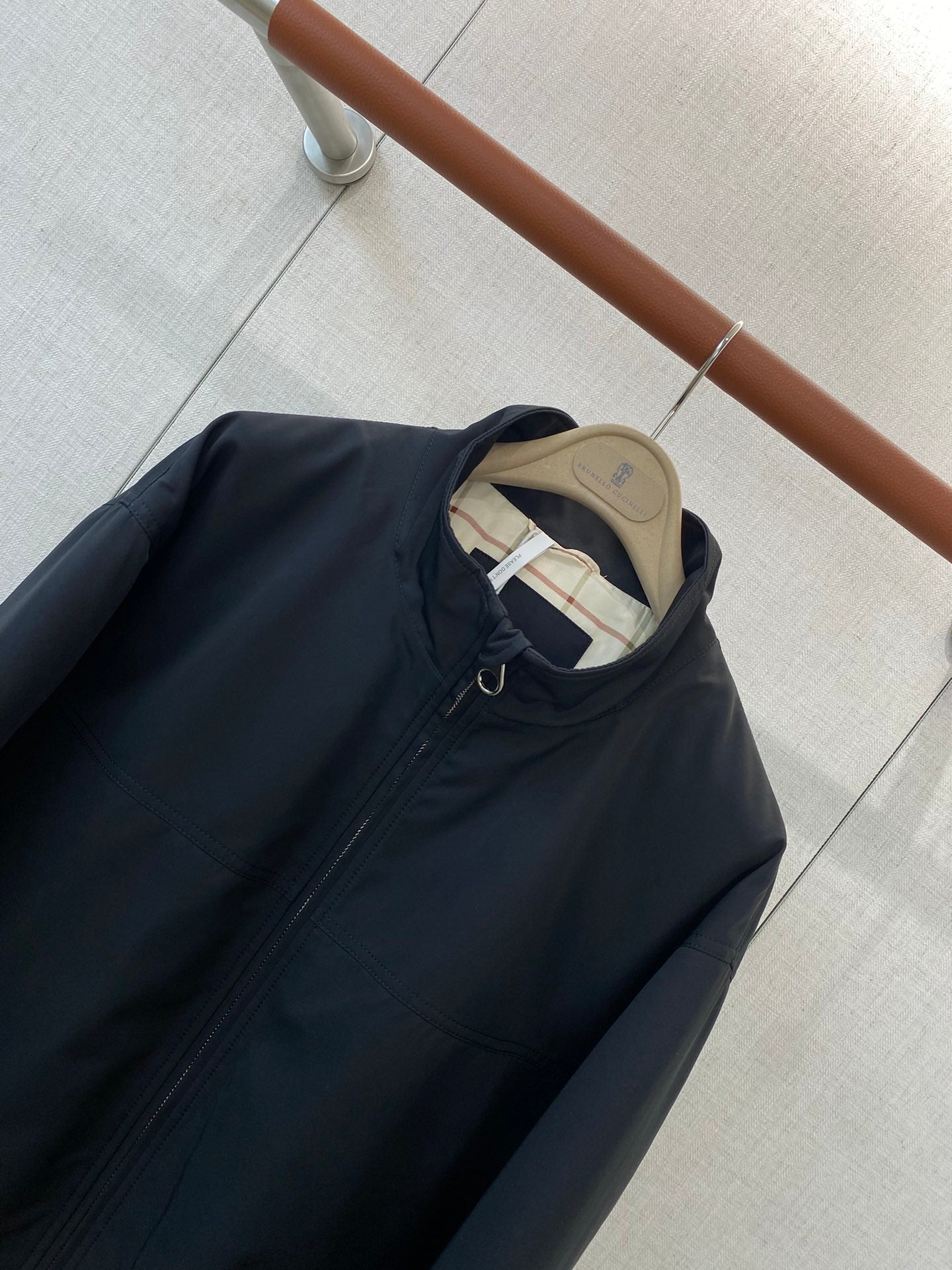 Loro Piana Schwarze Herren Jacke mit Reissverschluss und Stehkragen aus leichtem Material