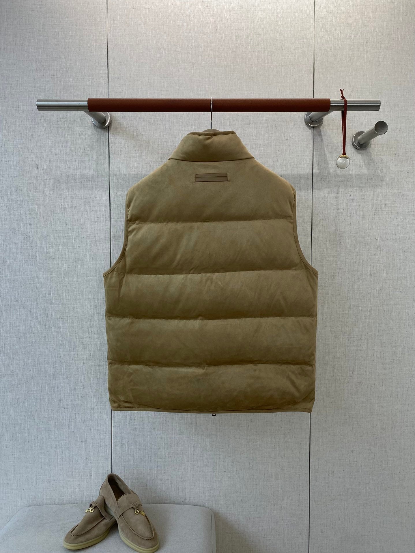 ZEGNA Daunenweste aus Wildleder in Beige