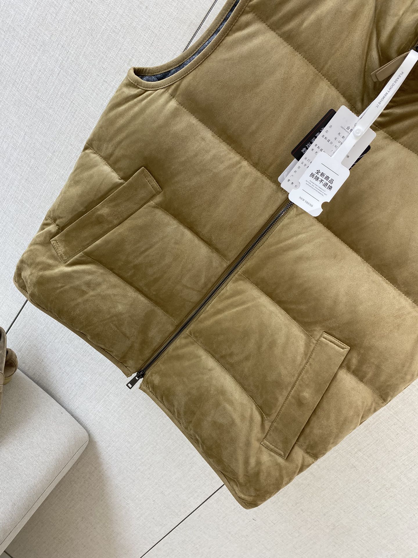 ZEGNA Daunenweste aus Wildleder in Beige