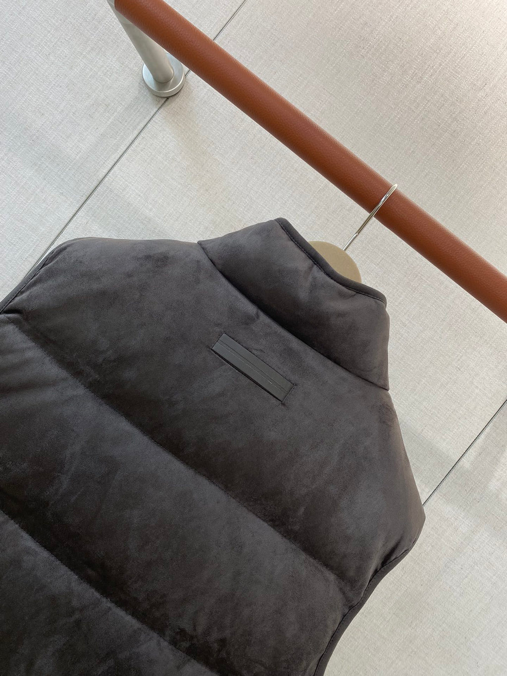 ZEGNA Herren-Daunenweste mit Zipper und Stehkragen Anthrazit