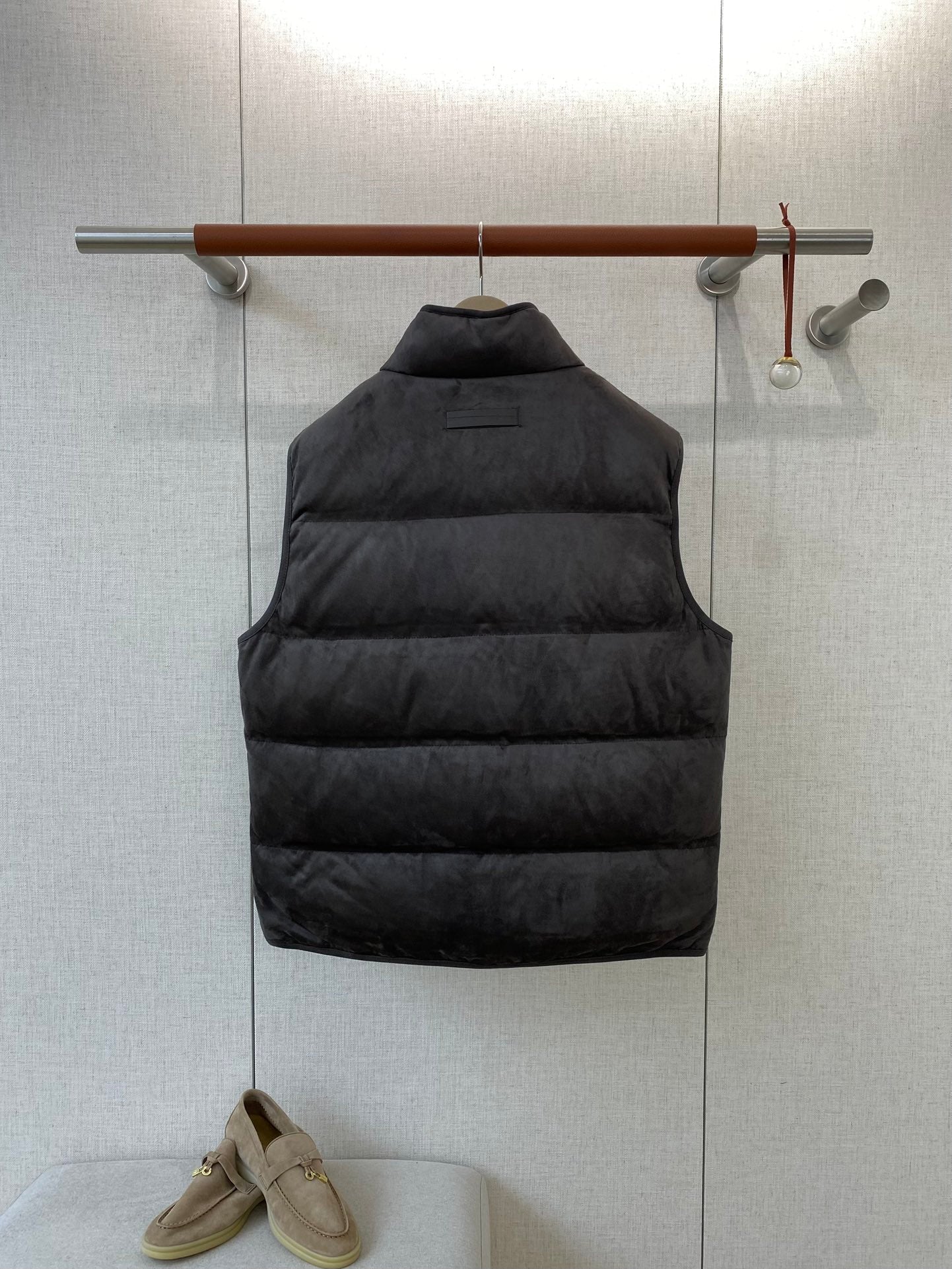 ZEGNA Herren-Daunenweste mit Zipper und Stehkragen Anthrazit