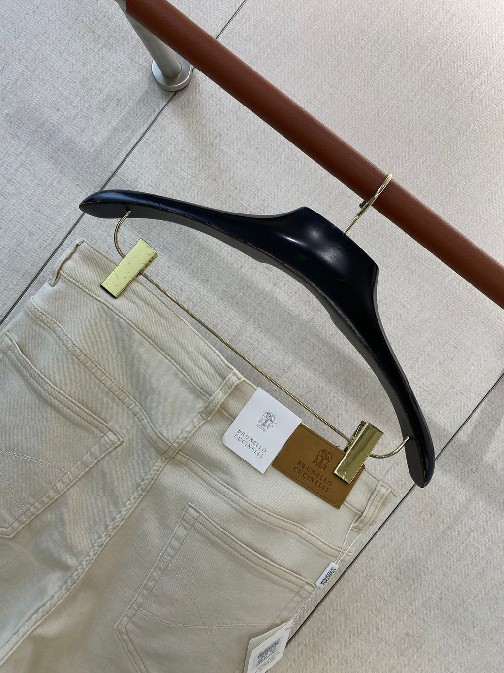 Brunello Cucinelli Weiße Jeans – Klassische Passform