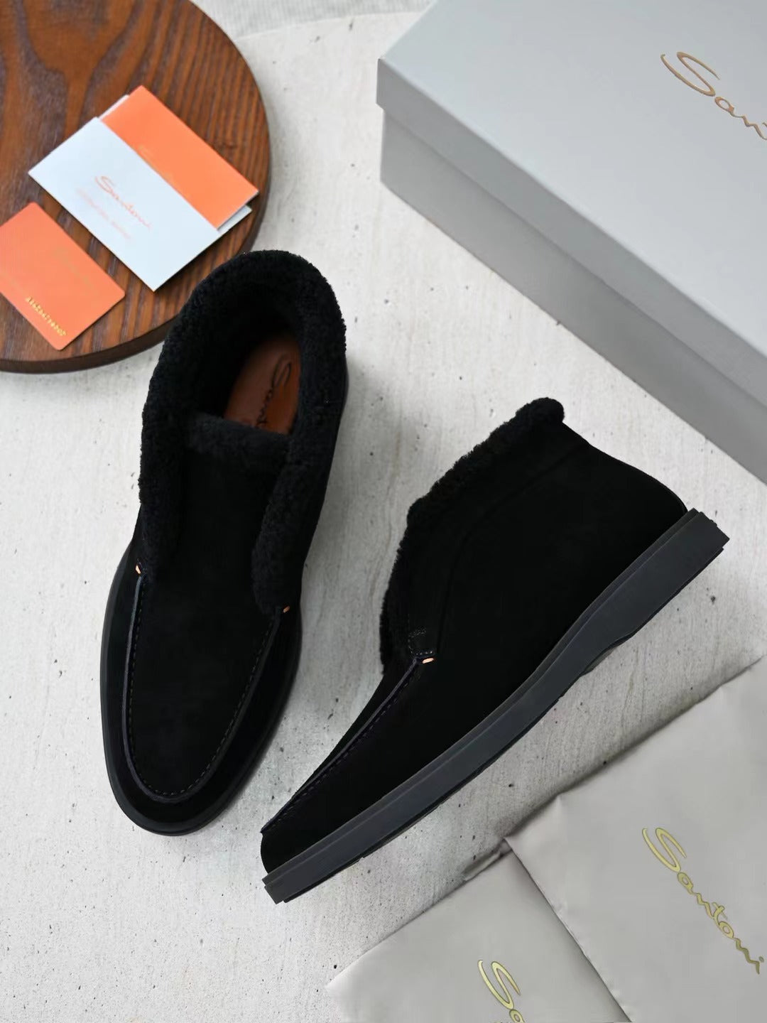 Santoni Herren Mokassin-Boots aus schwarzem Veloursleder mit Lammfellfutter