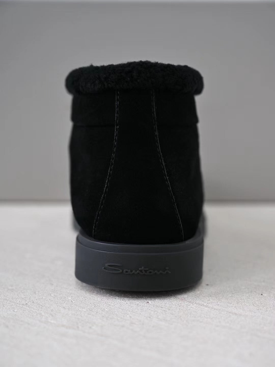 Santoni Herren Mokassin-Boots aus schwarzem Veloursleder mit Lammfellfutter