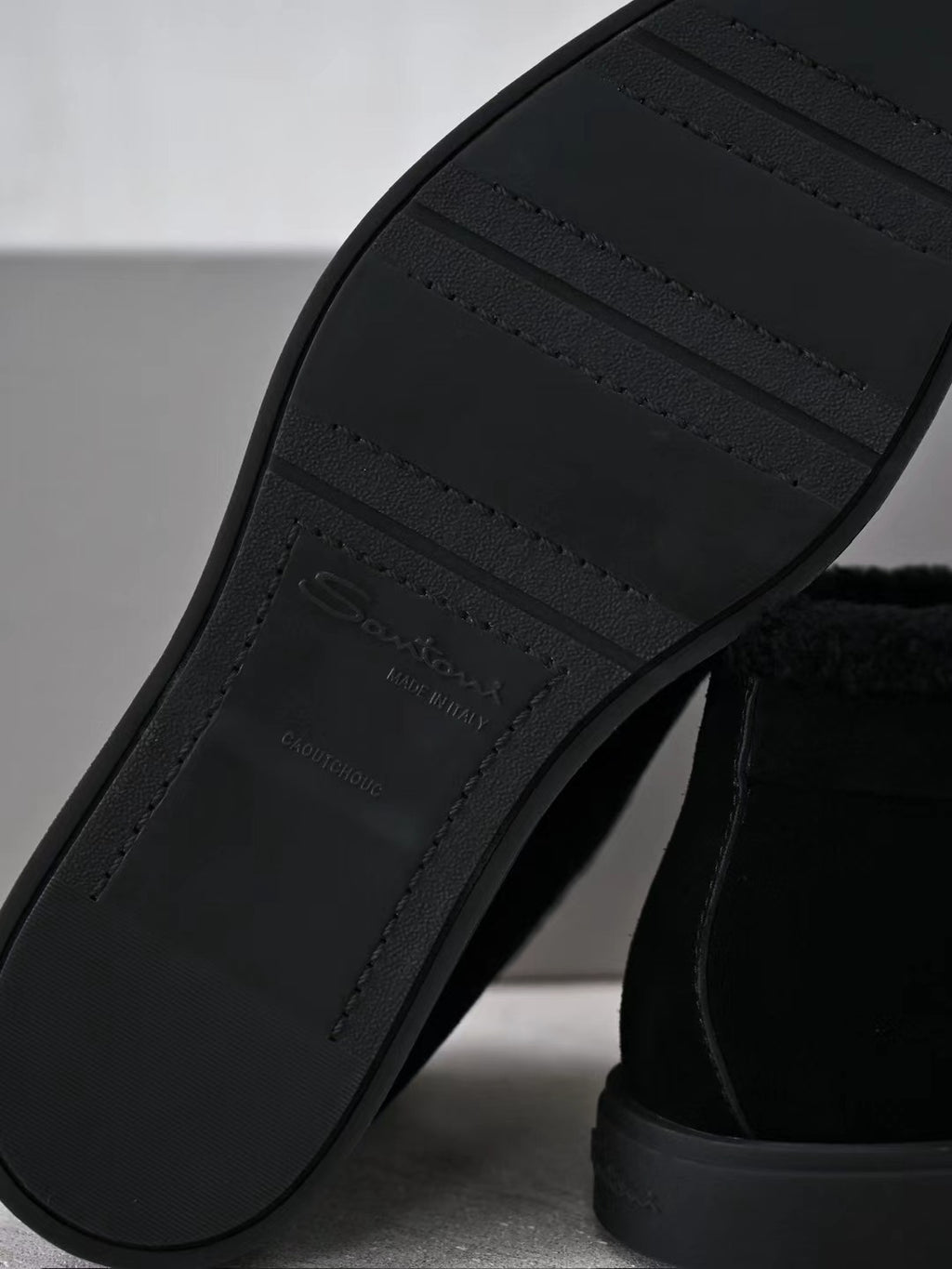 Santoni Herren Mokassin-Boots aus schwarzem Veloursleder mit Lammfellfutter