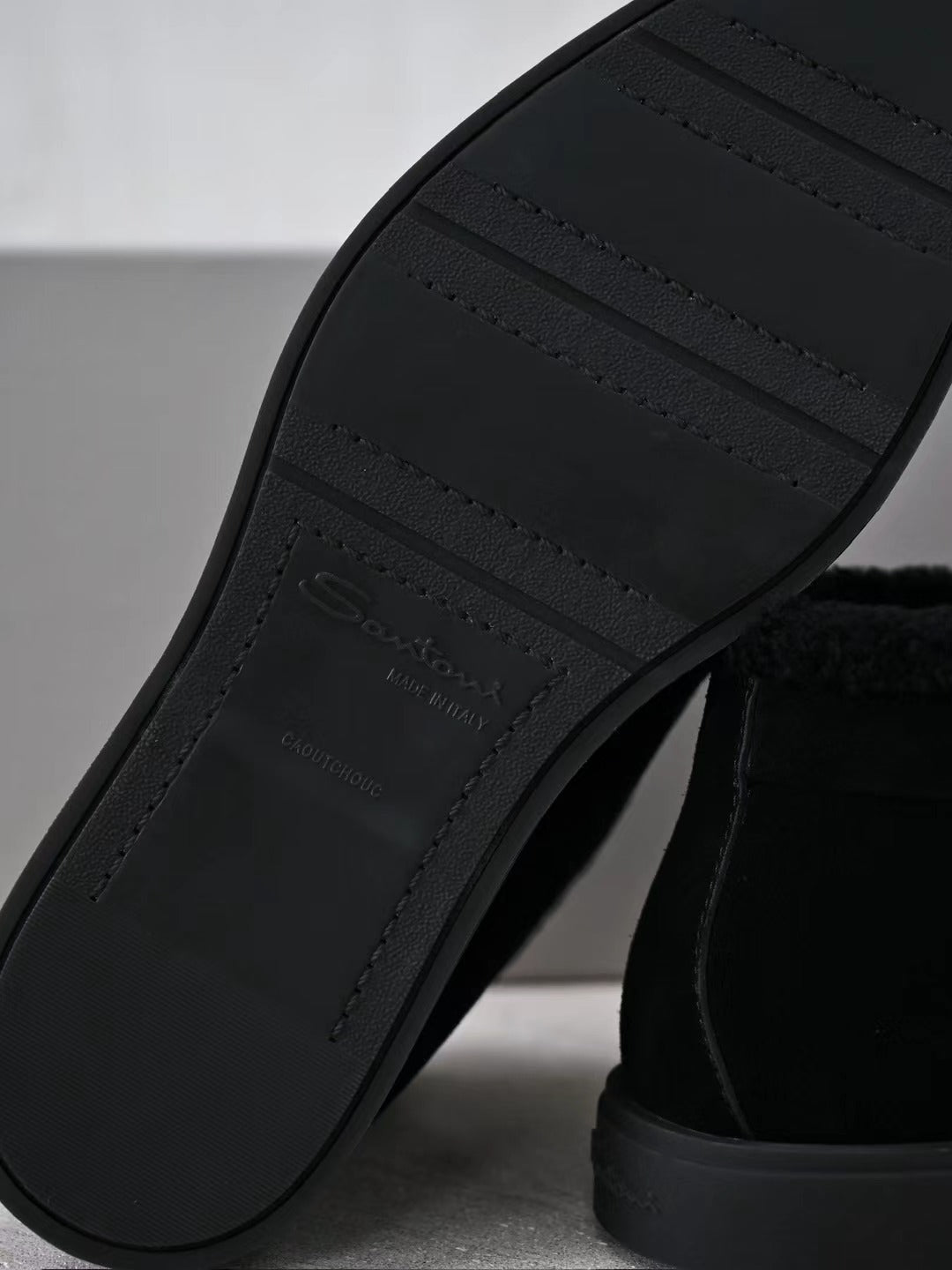 Santoni Herren Mokassin-Boots aus schwarzem Veloursleder mit Lammfellfutter