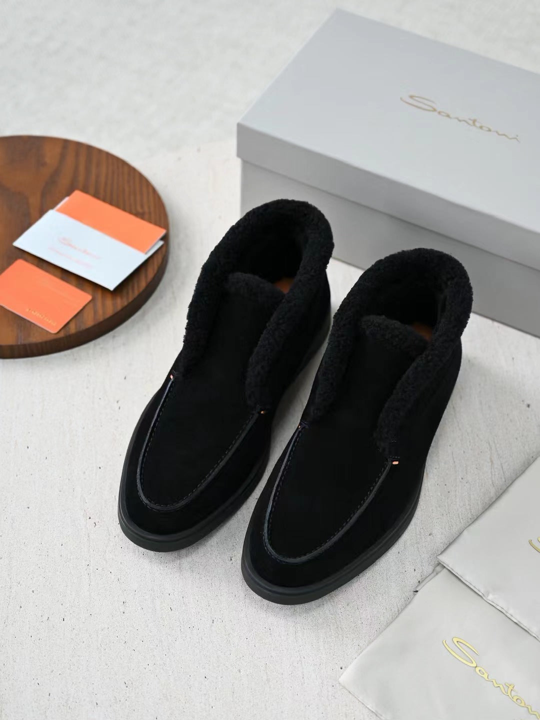 Santoni Herren Mokassin-Boots aus schwarzem Veloursleder mit Lammfellfutter