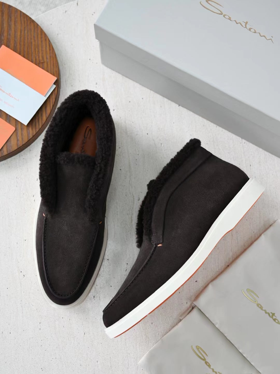 Santoni Herren Mokassin-Boots aus schwarzem Veloursleder mit warmem Lammfellfutter