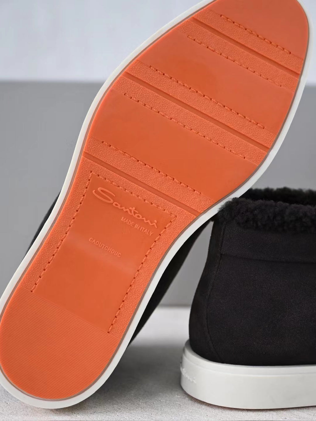 Santoni Herren Mokassin-Boots aus schwarzem Veloursleder mit warmem Lammfellfutter