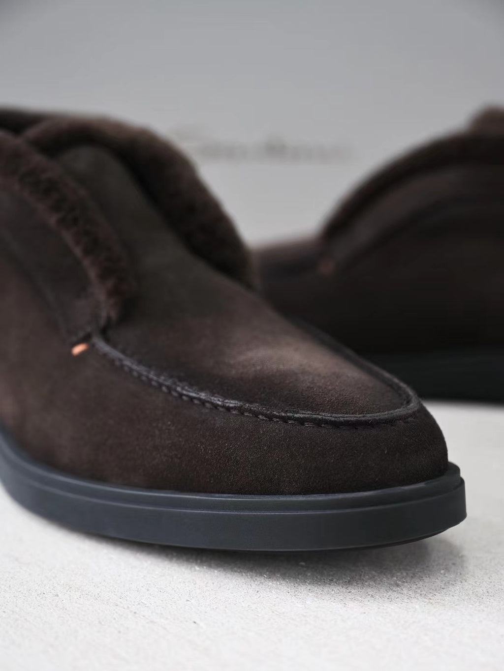 Santoni Herren Mokassin-Boots aus dunkelbraunem Veloursleder mit warmem Lammfellfutter