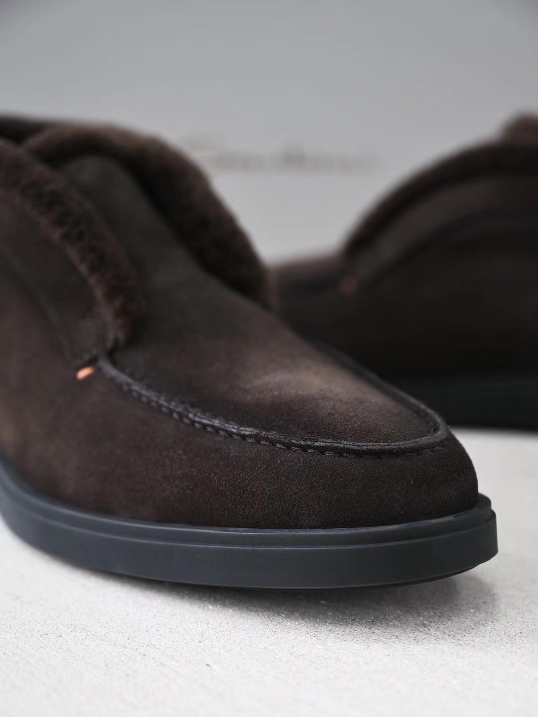 Santoni Herren Mokassin-Boots aus dunkelbraunem Veloursleder mit warmem Lammfellfutter