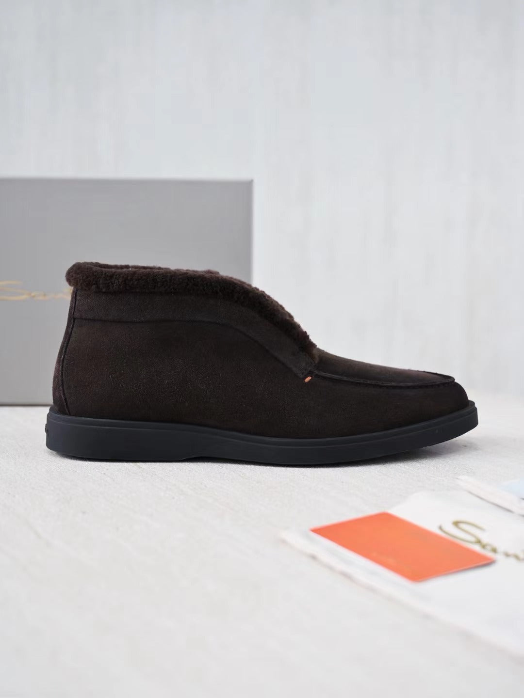 Santoni Herren Mokassin-Boots aus dunkelbraunem Veloursleder mit warmem Lammfellfutter