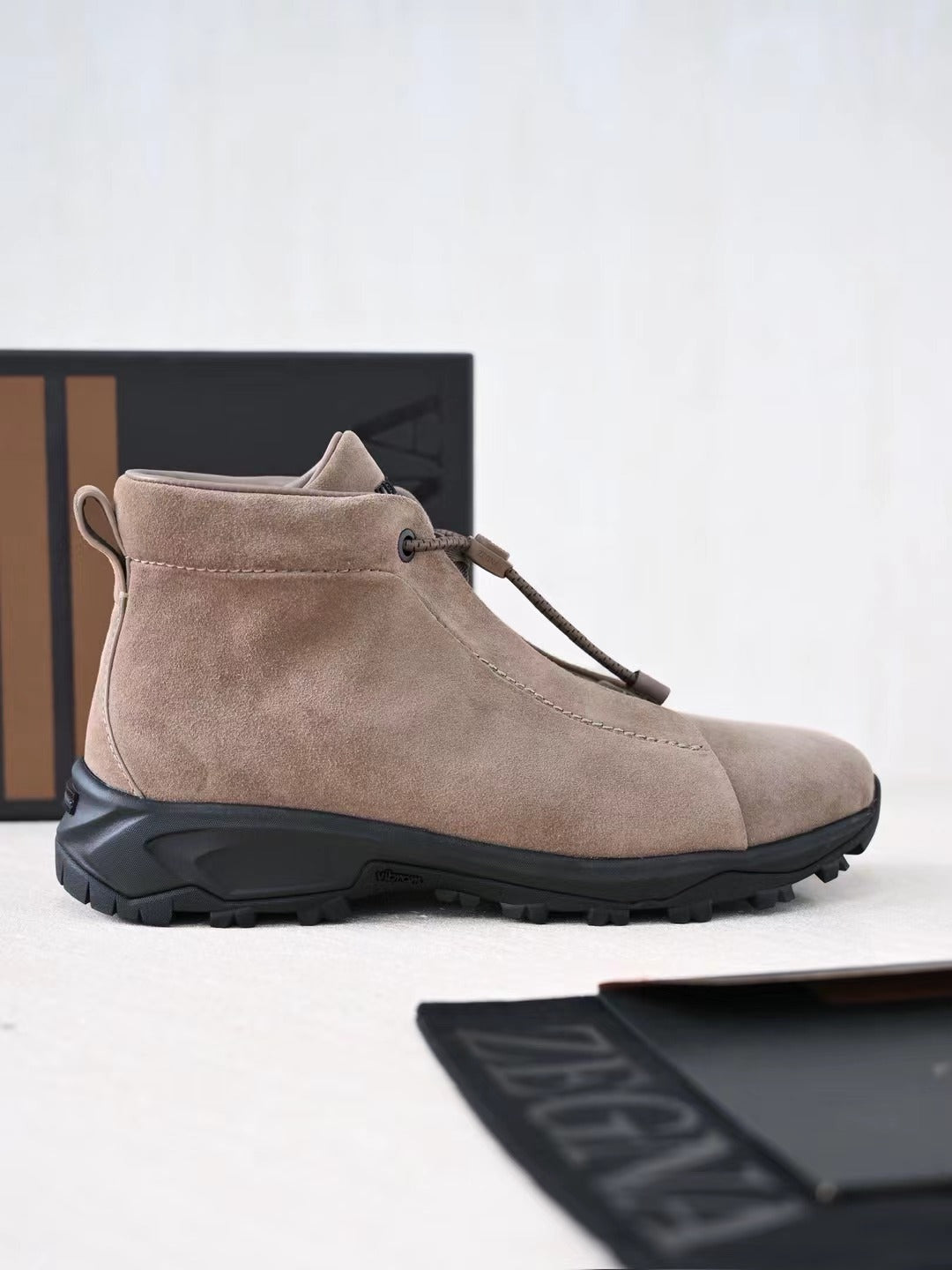 Zegna Herren Wanderboots aus Veloursleder mit Vibram-Sohle und Front-Zipper