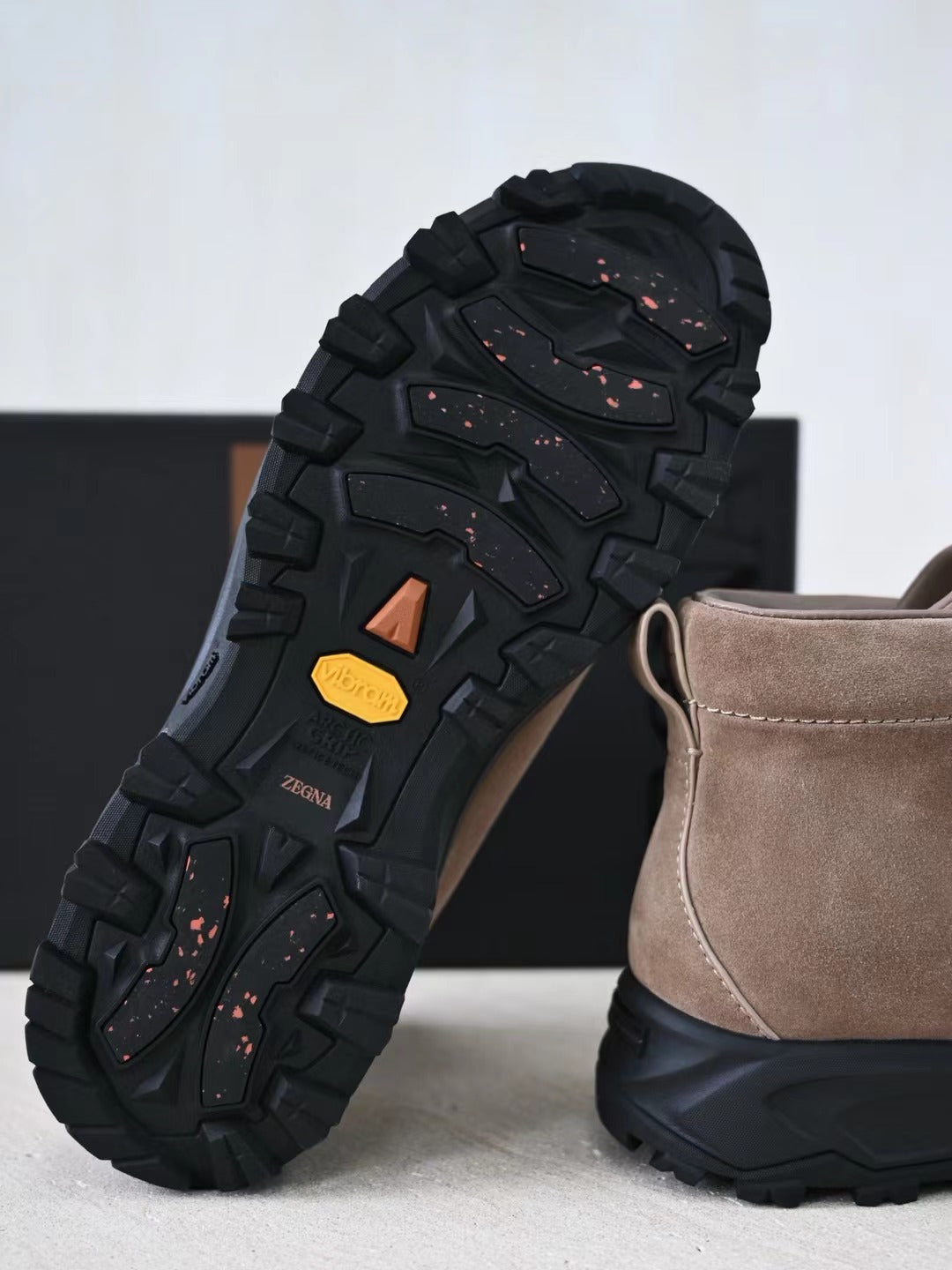 Zegna Herren Wanderboots aus Veloursleder mit Vibram-Sohle und Front-Zipper