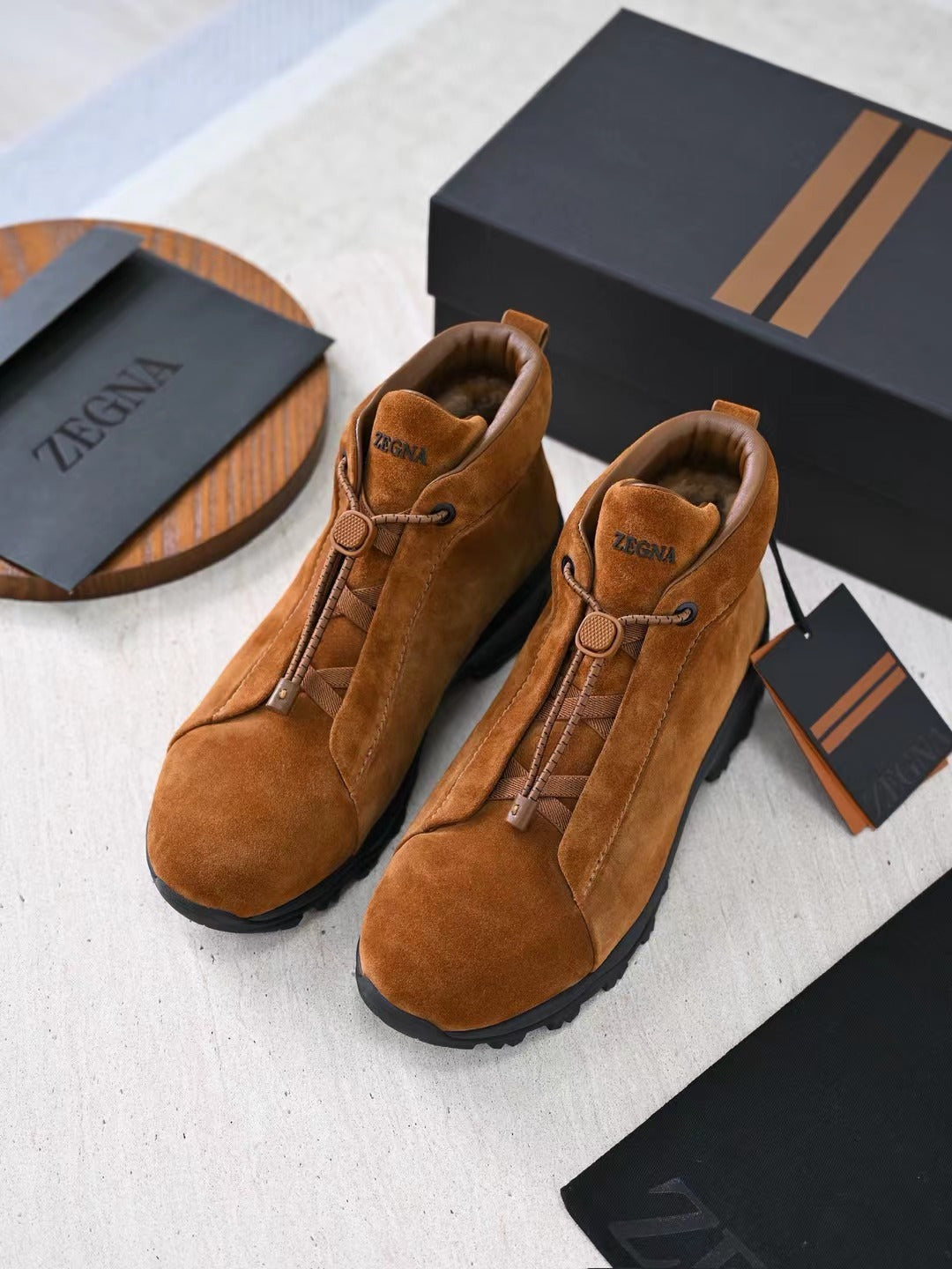 Zegna Herren Wanderboots aus cognacfarbenem Veloursleder mit Vibram-Sohle und Front-Zipper