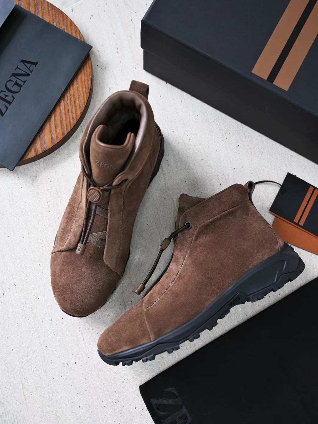 Zegna Herren Wanderboots aus dunkelbraunem Veloursleder mit Vibram-Sohle und Front-Zipper