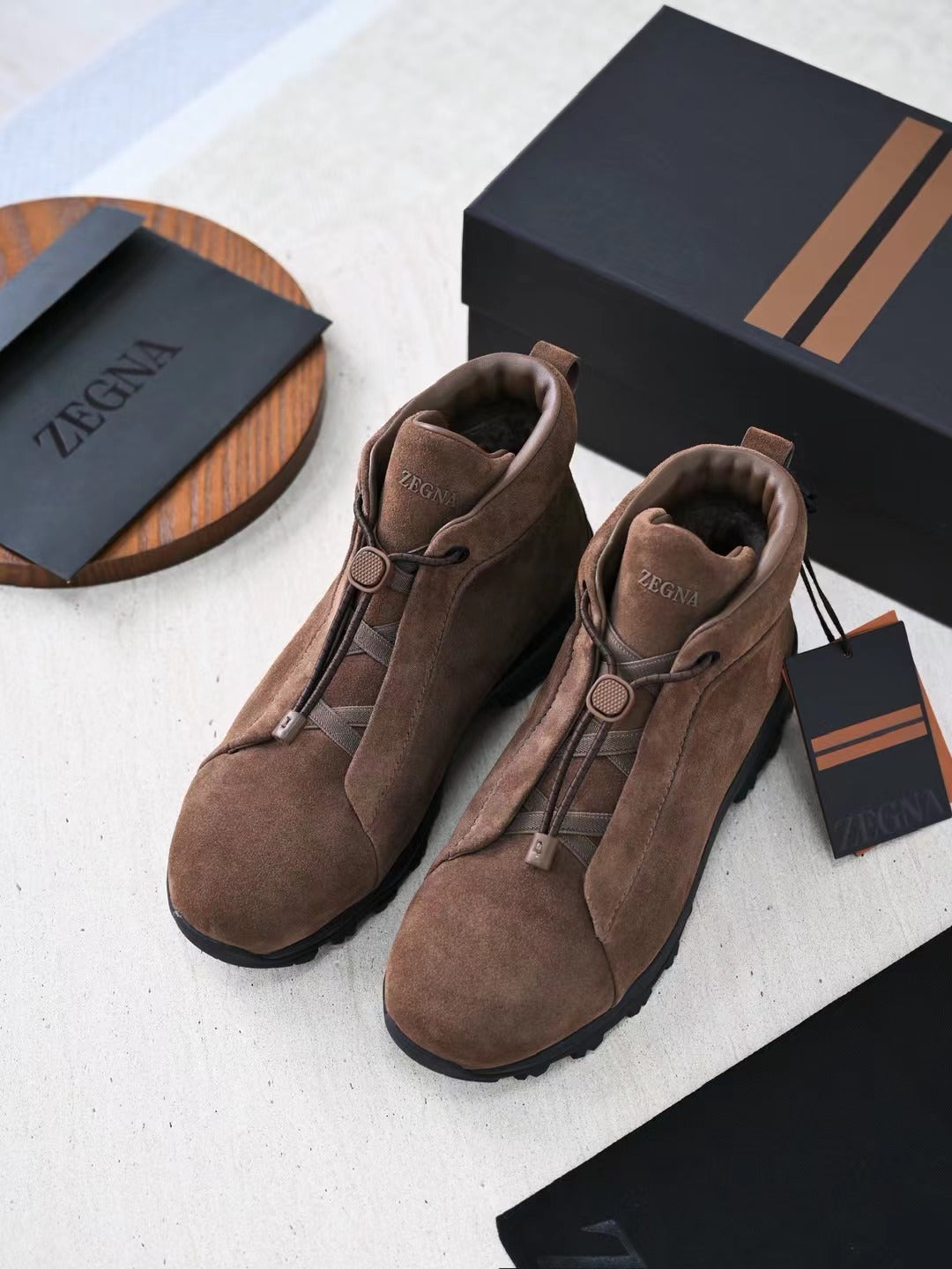 Zegna Herren Wanderboots aus dunkelbraunem Veloursleder mit Vibram-Sohle und Front-Zipper