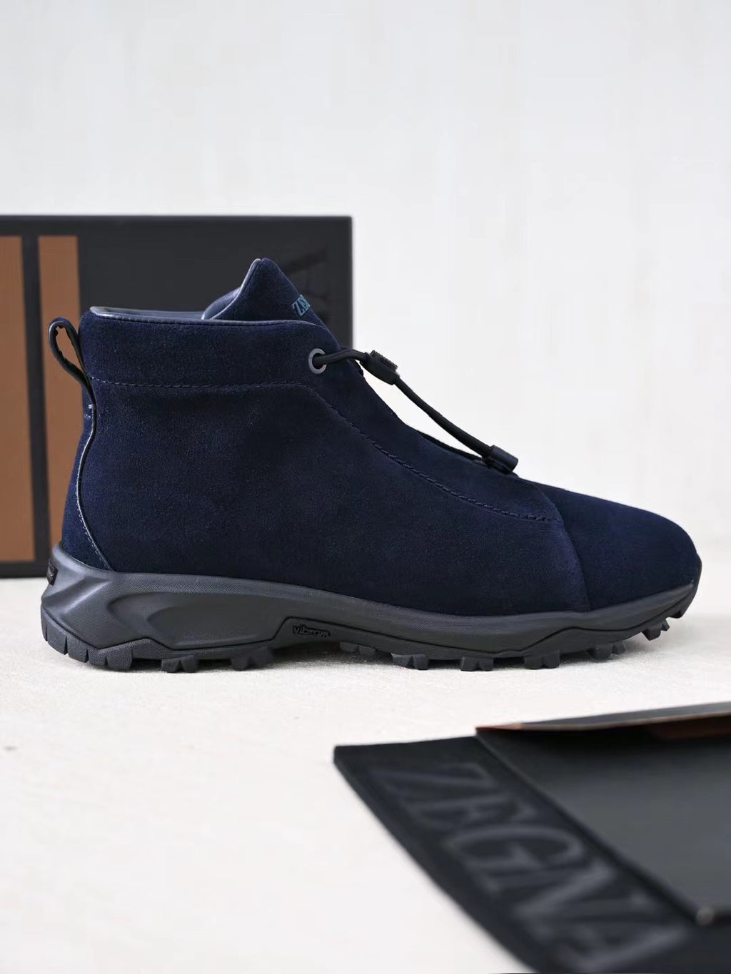 Zegna Herren-Wanderboots aus nachtblauem Veloursleder mit Vibram-Sohle und Front-Zipper