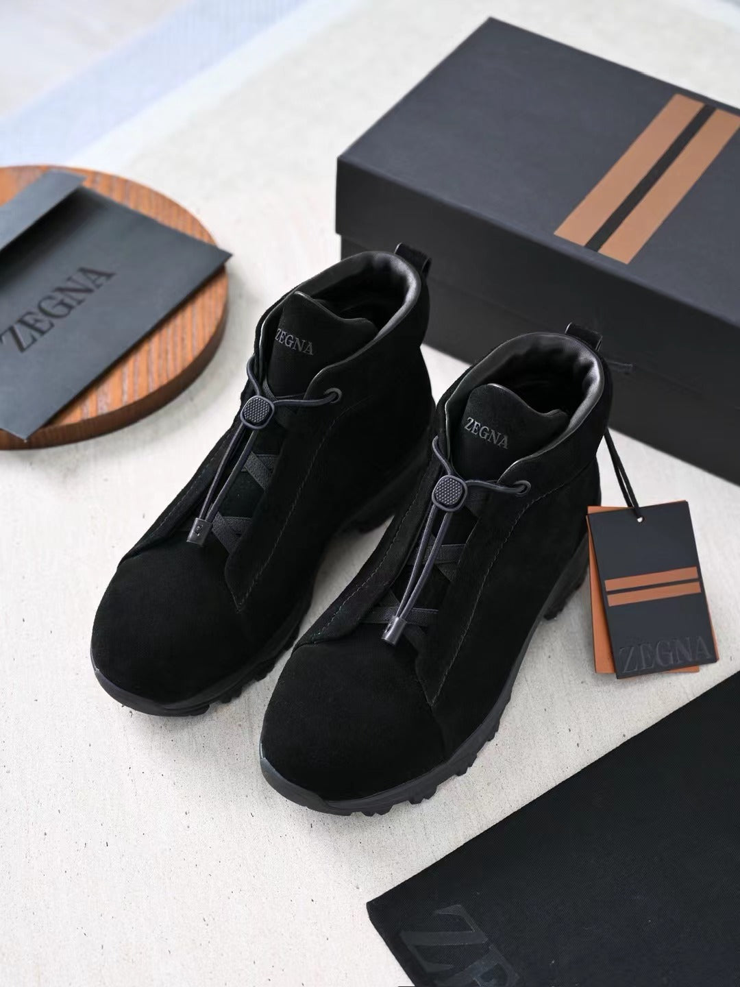 Zegna Herren Wanderboots aus schwarzem Veloursleder mit Vibram-Sohle und Front-Zipper