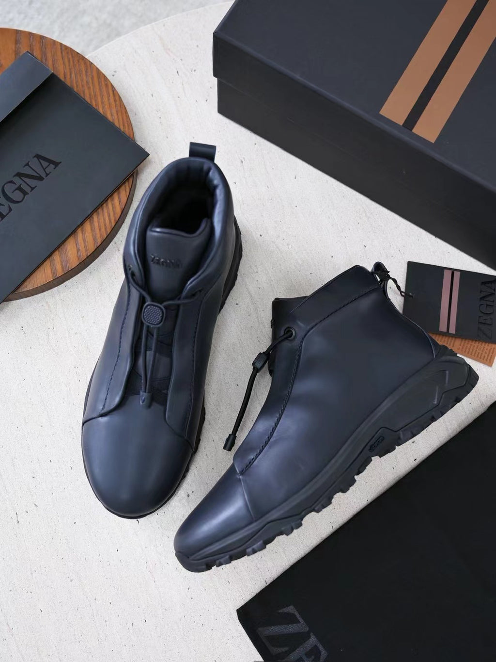 Zegna Herren Wanderboots aus schwarzem Glattleder mit Vibram-Sohle und Front-Zipper