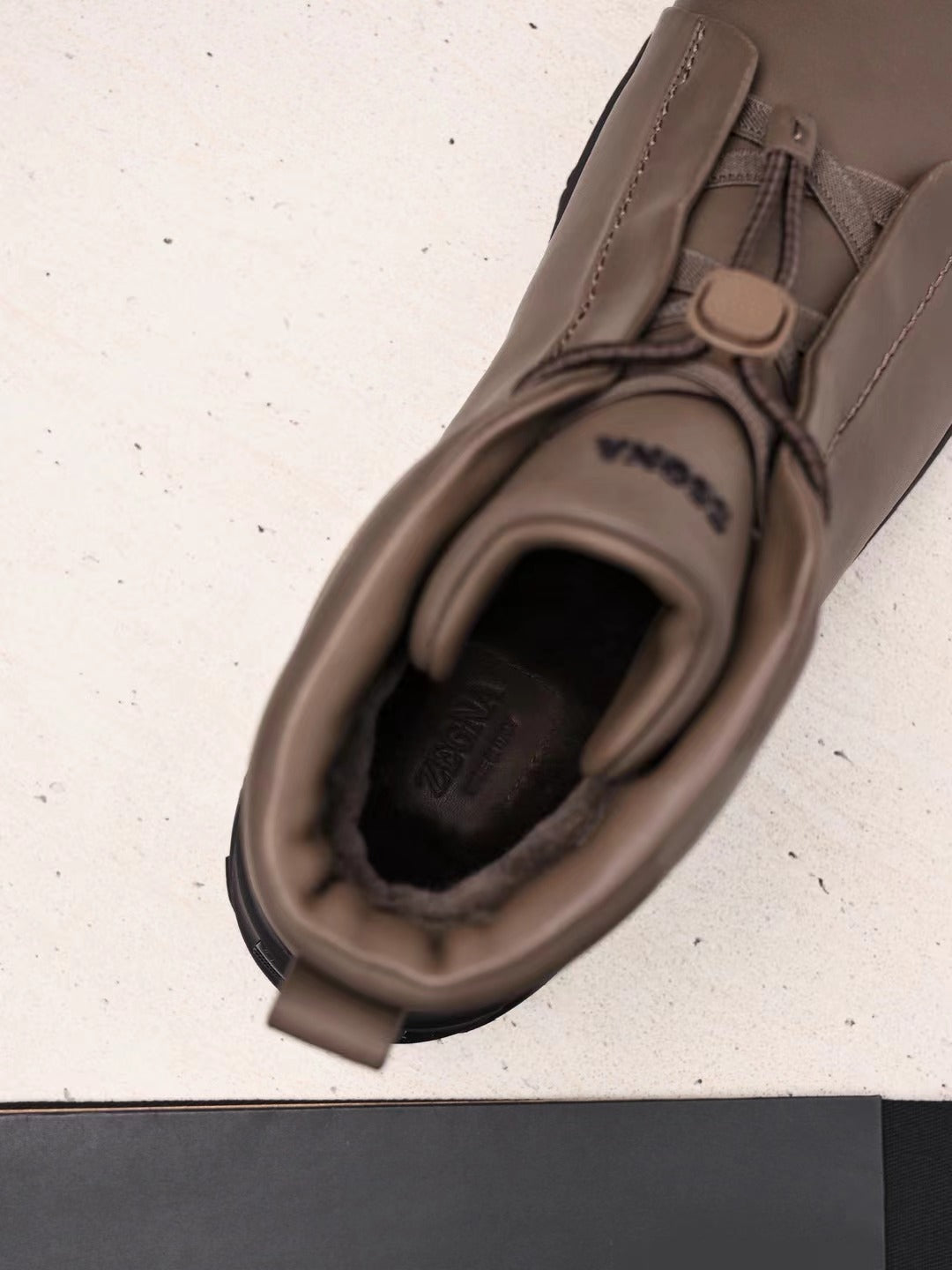 Zegna Herren Wanderboots aus braunem Glattleder mit Vibram-Sohle und Front-Zipper