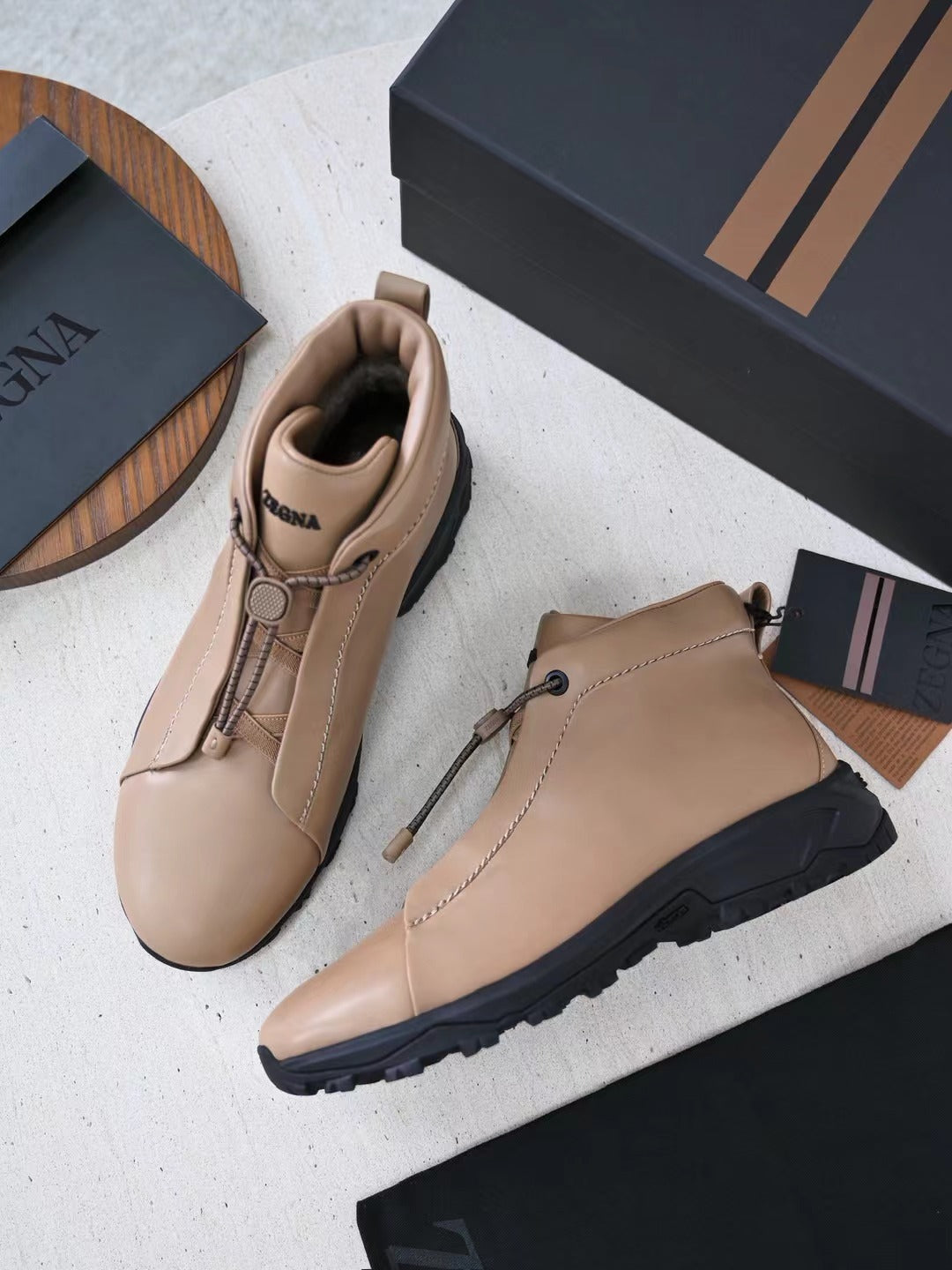 Zegna Wanderboots aus hellbraunem Glattleder mit Vibram-Sohle und Front-Zipper