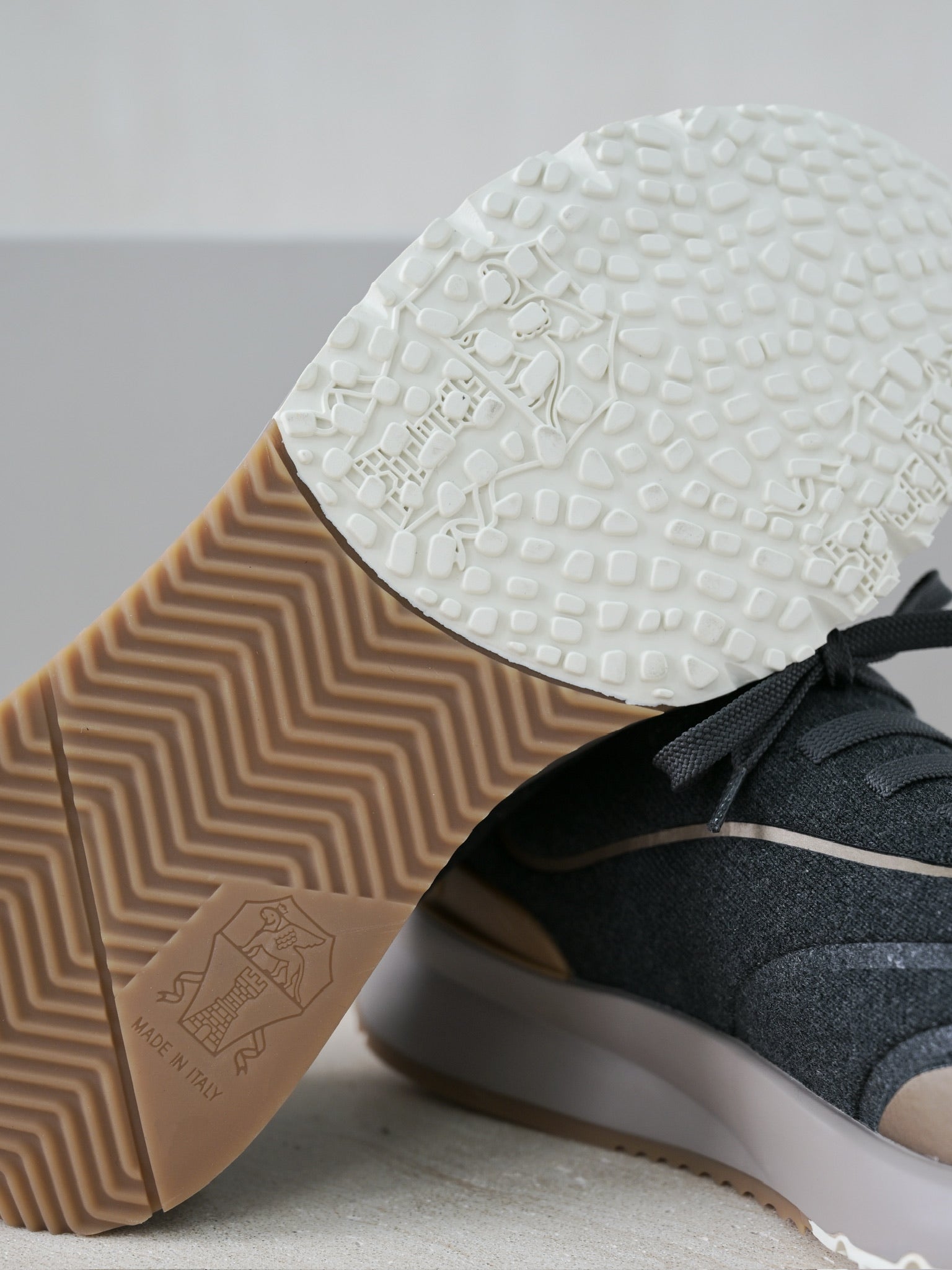 Brunello Cucinelli Herren Sneaker aus Strick mit Metallic-Details in Dunkelgrau