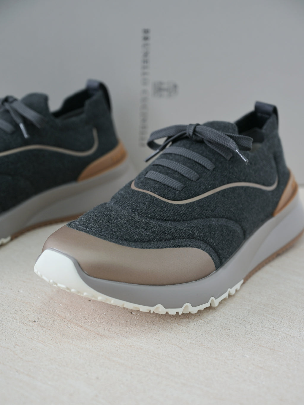 Brunello Cucinelli Herren Sneaker aus Strick mit Metallic-Details in Dunkelgrau