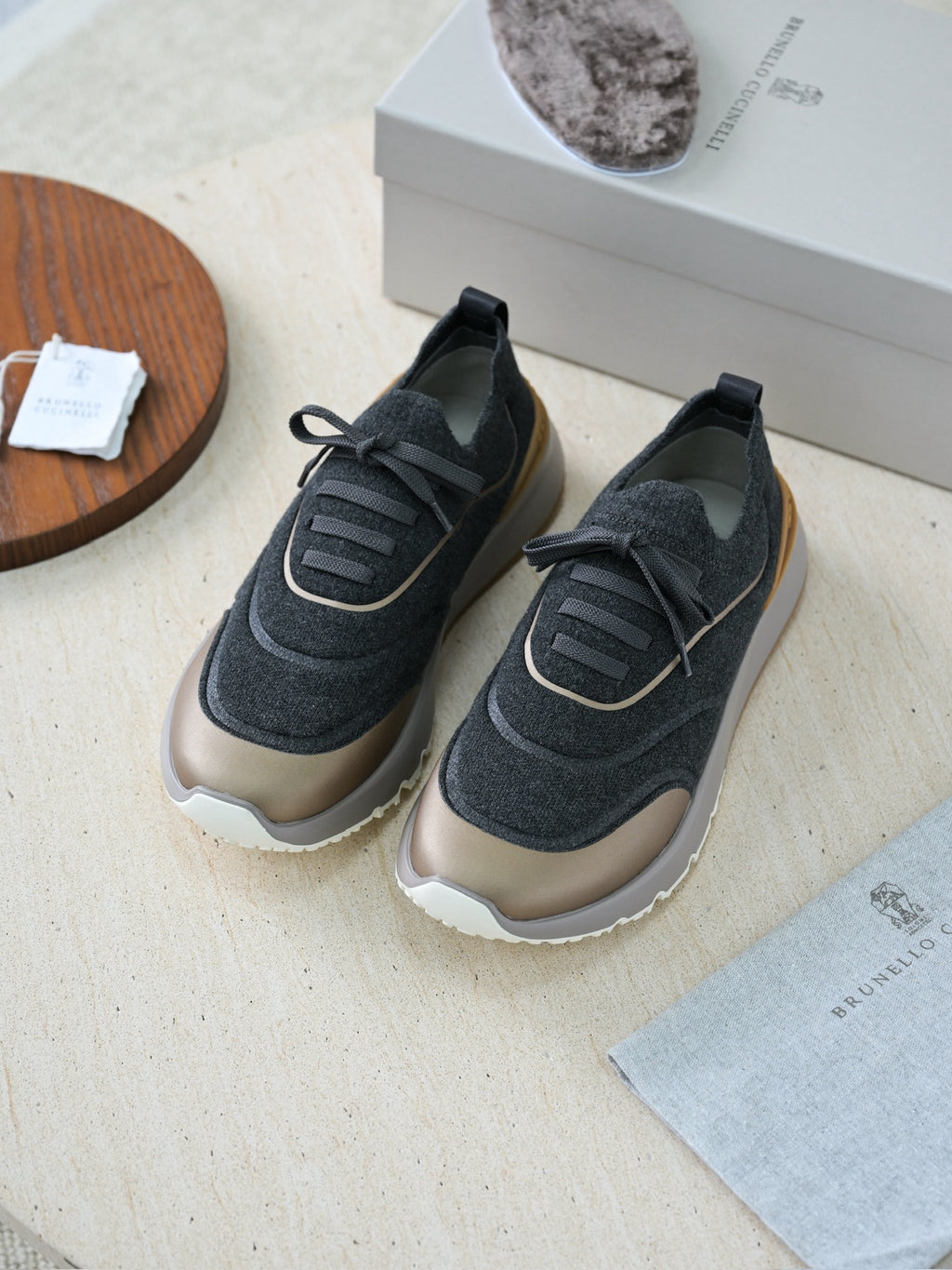 Brunello Cucinelli Herren Sneaker aus Strick mit Metallic-Details in Dunkelgrau