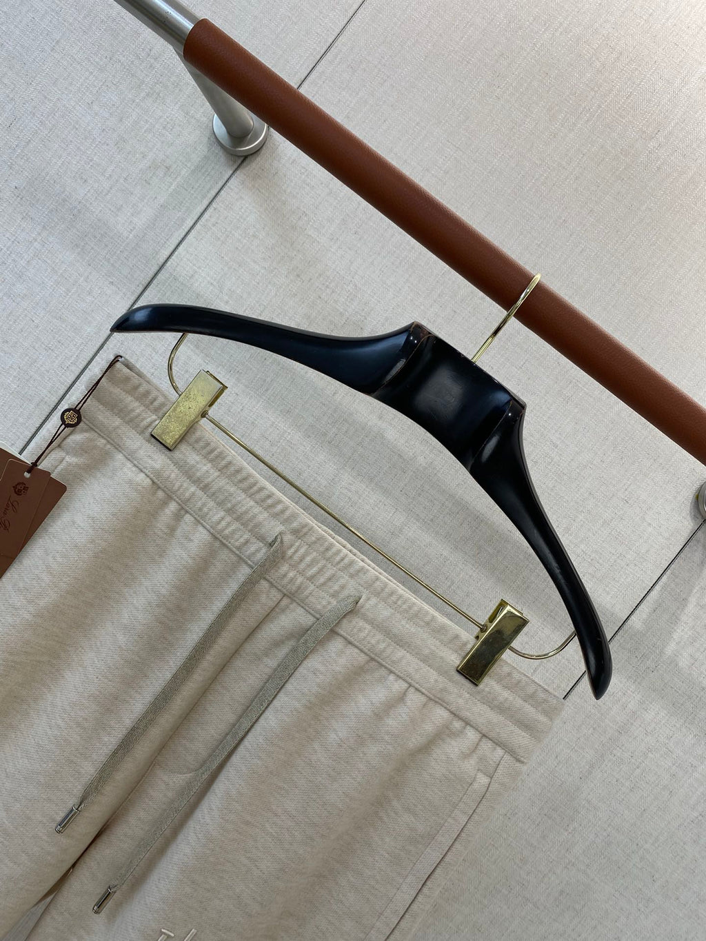 Loro Piana Beige Herren Sweatpants mit vertikaler Naht und ILP-Sticklogo