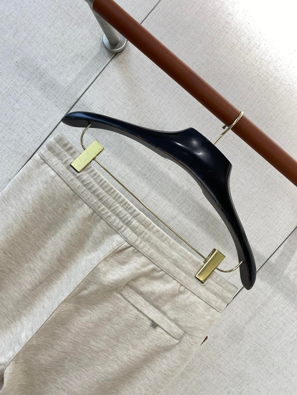 Loro Piana Beige Herren Sweatpants mit vertikaler Naht und ILP-Sticklogo