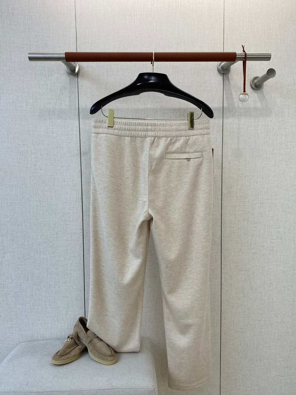 Loro Piana Beige Herren Sweatpants mit vertikaler Naht und ILP-Sticklogo