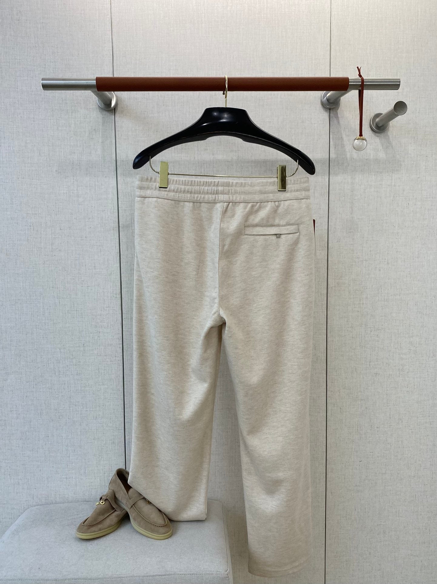 Loro Piana Beige Herren Sweatpants mit vertikaler Naht und ILP-Sticklogo