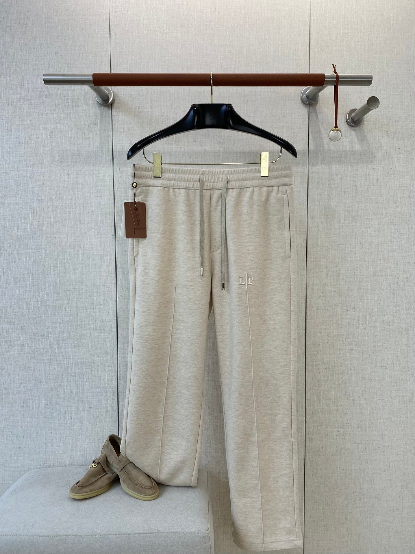 Loro Piana Beige Herren Sweatpants mit vertikaler Naht und ILP-Sticklogo