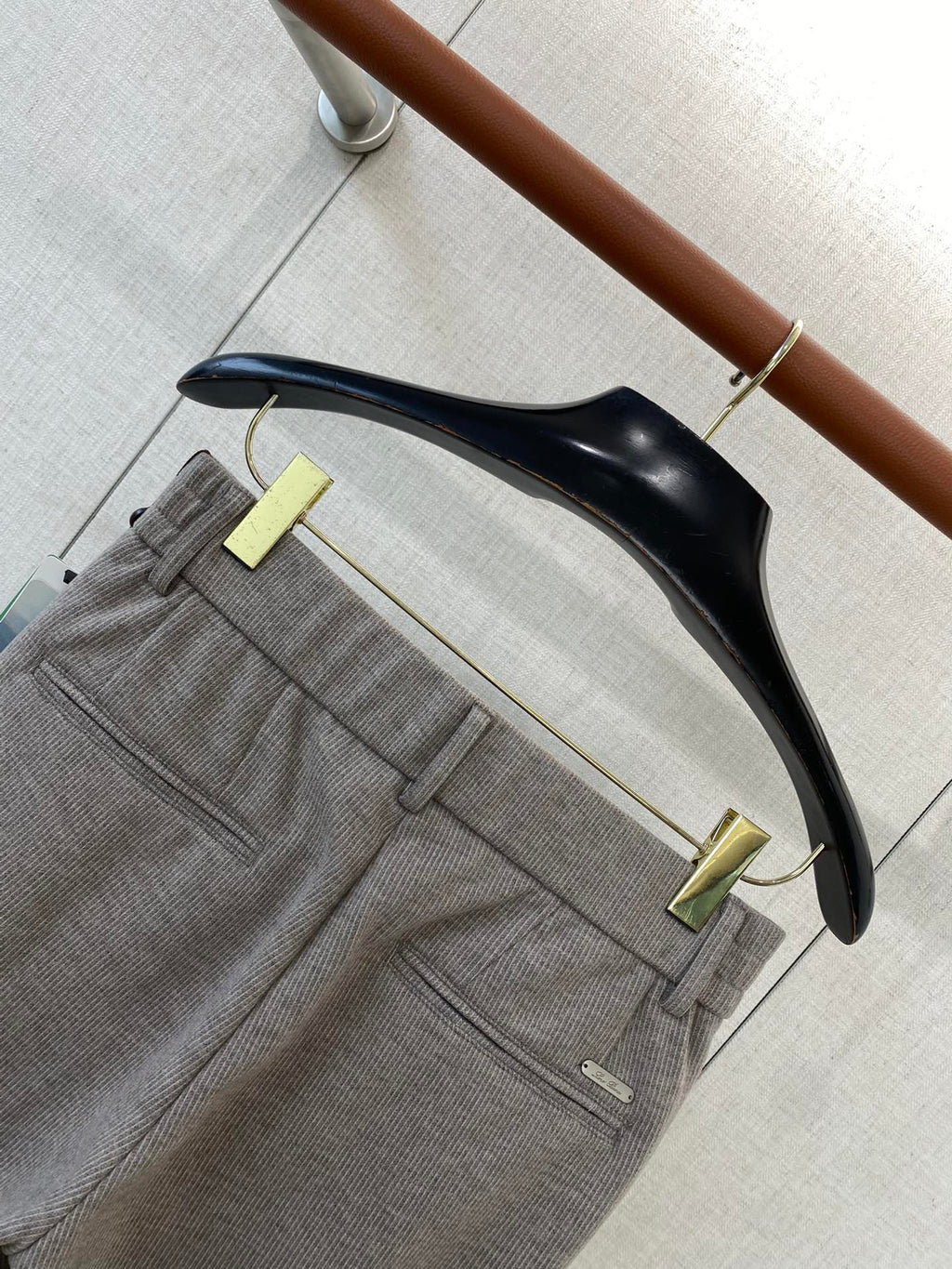 Loro Piana Graue Herren Stoffhose mit Gürtelschlaufen und Paspeltaschen