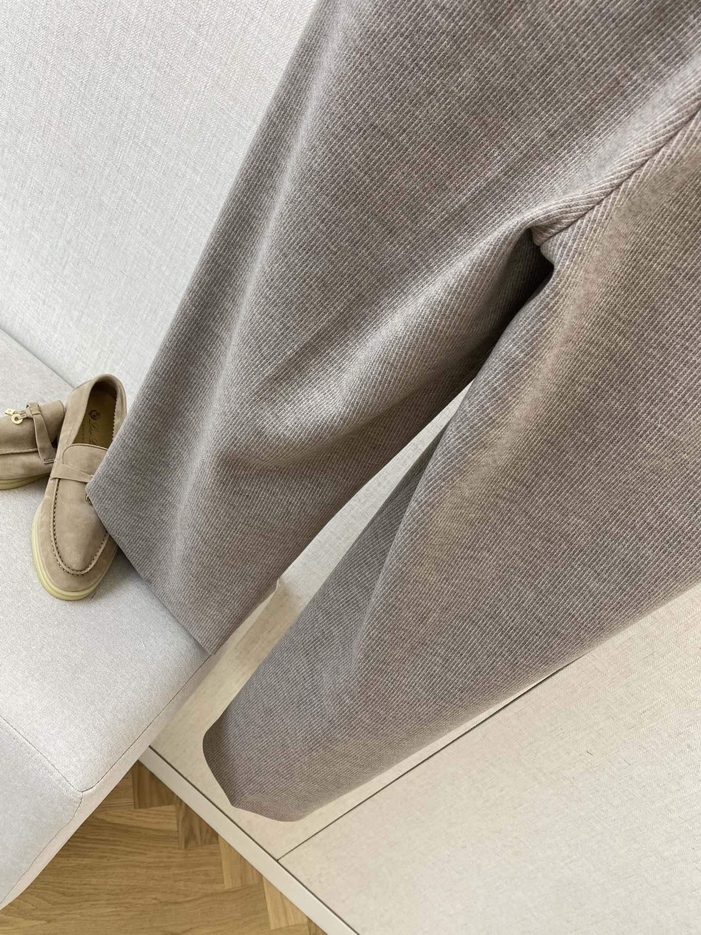 Loro Piana Graue Herren Stoffhose mit Gürtelschlaufen und Paspeltaschen