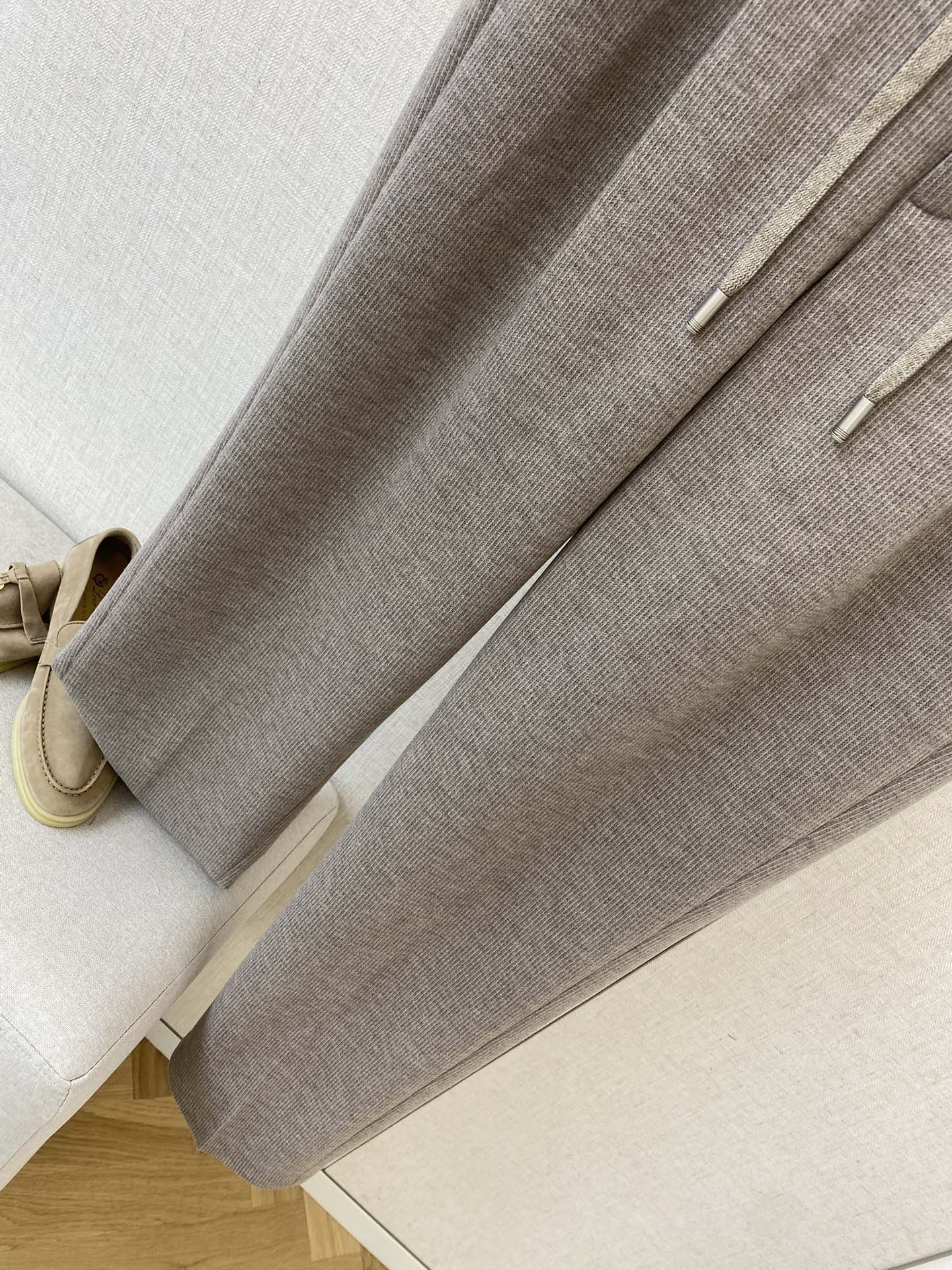 Loro Piana Graue Herren Stoffhose mit Gürtelschlaufen und Paspeltaschen