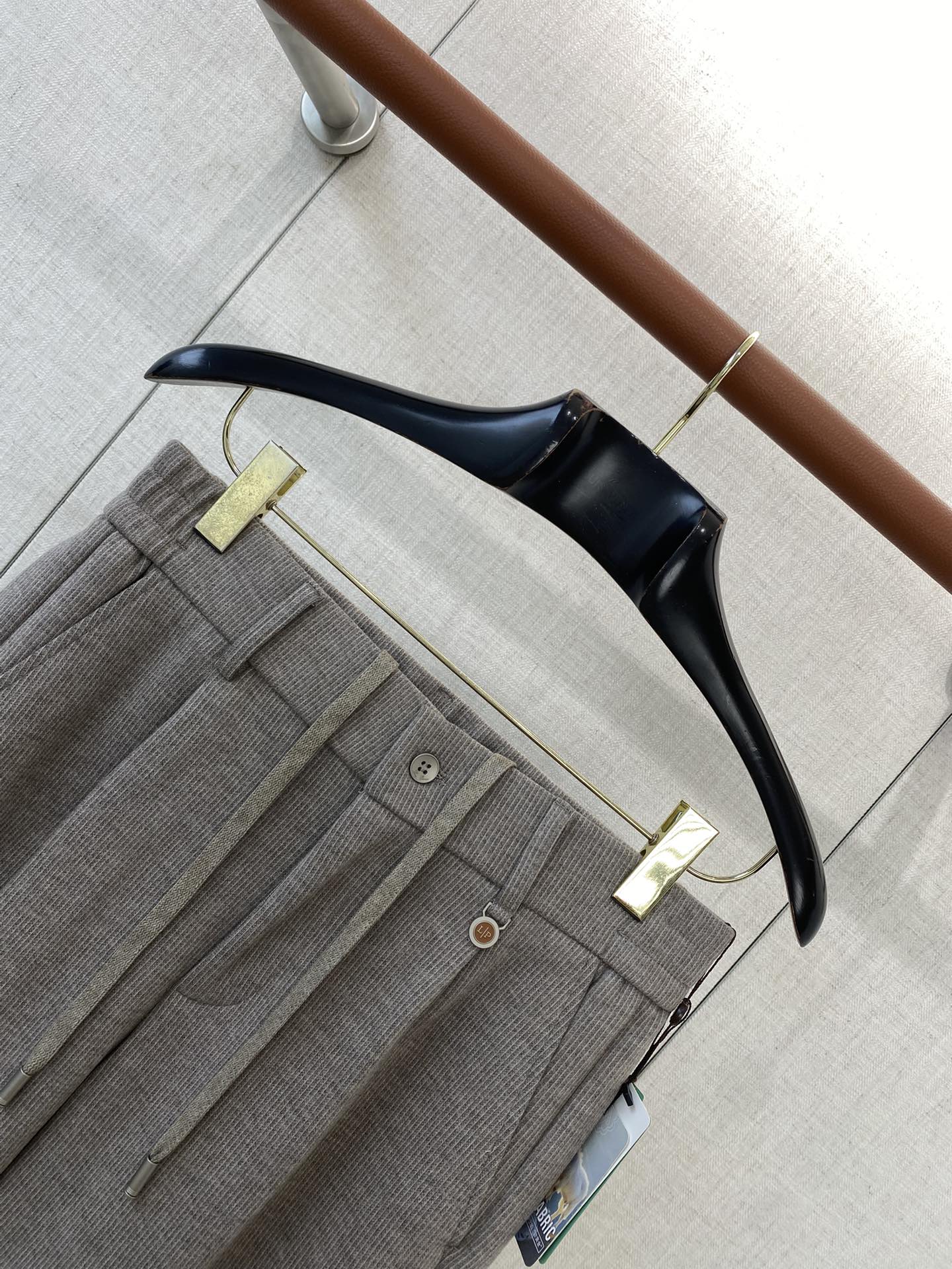 Loro Piana Graue Herren Stoffhose mit Gürtelschlaufen und Paspeltaschen