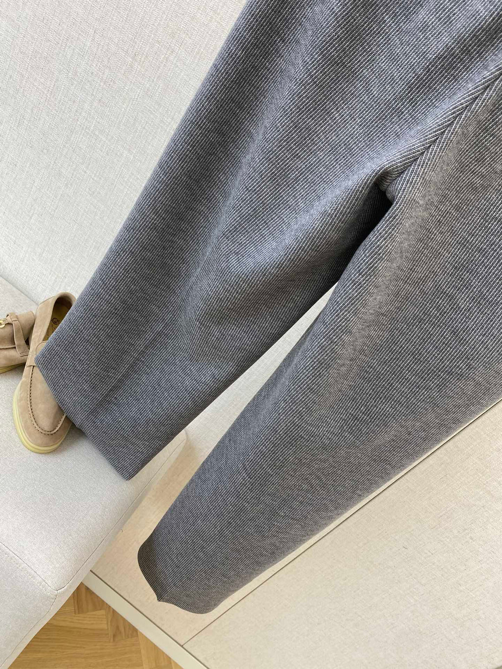 Loro Piana Dunkelgraue Herren Hose mit Kordelzug, Gürtelschlaufen und Nahtdetail