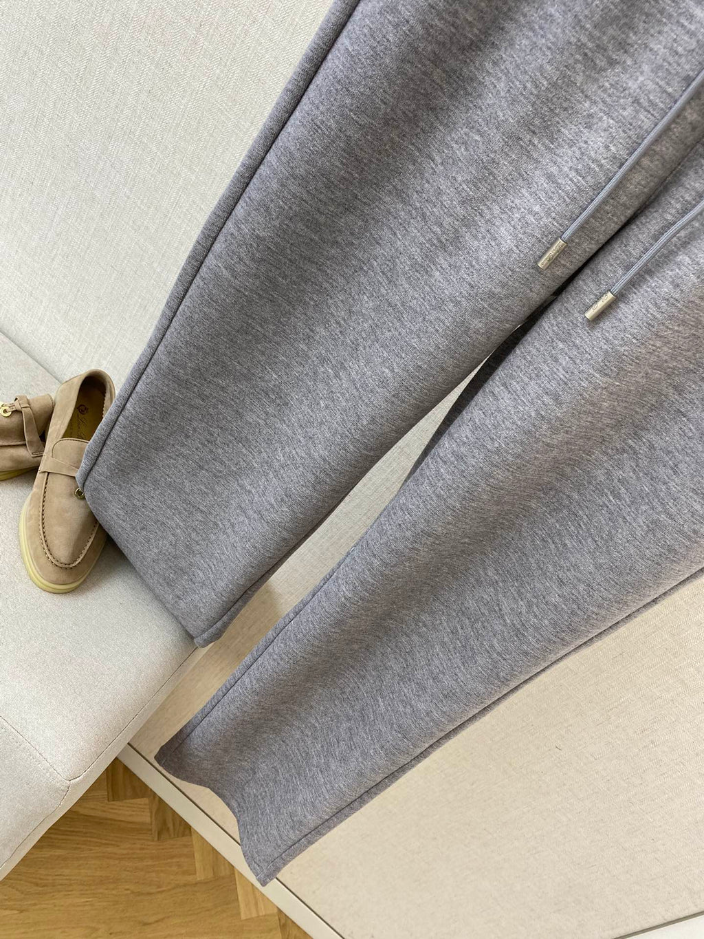 Loro Piana Graue Herren Sweatpants mit Kordelzug und Sticklogo