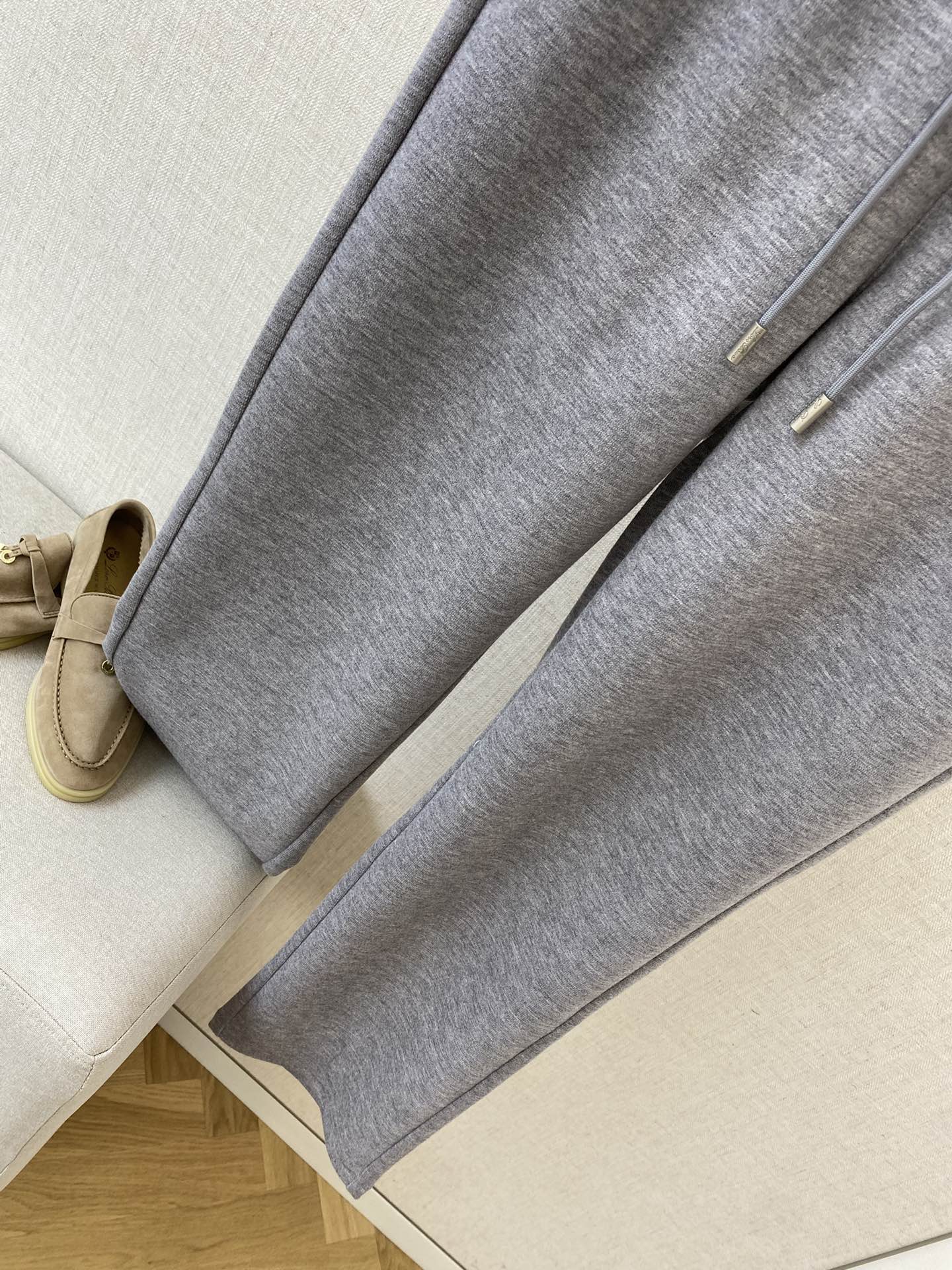 Loro Piana Graue Herren Sweatpants mit Kordelzug und Sticklogo