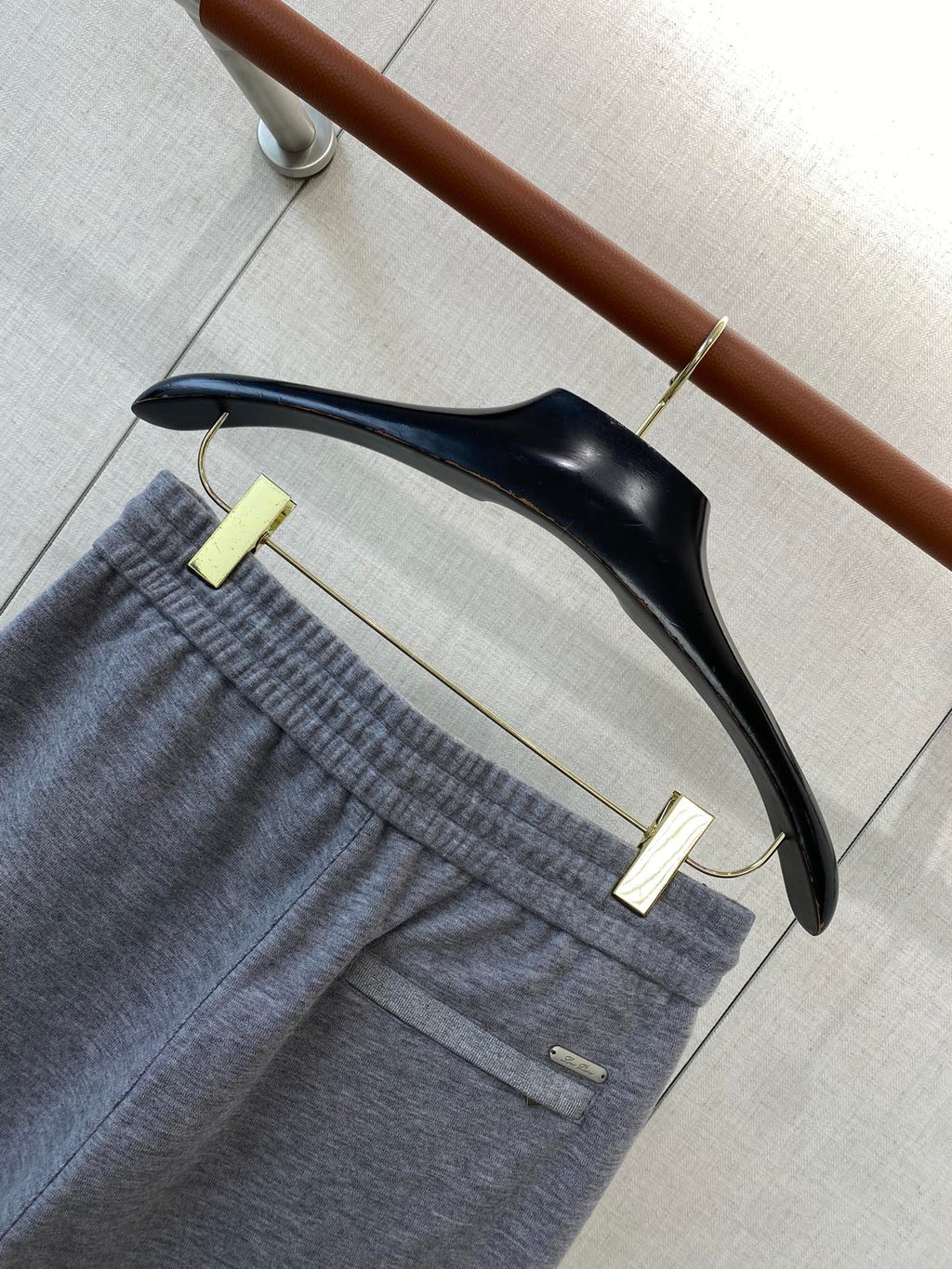 Loro Piana Graue Herren Sweatpants mit Kordelzug und Sticklogo