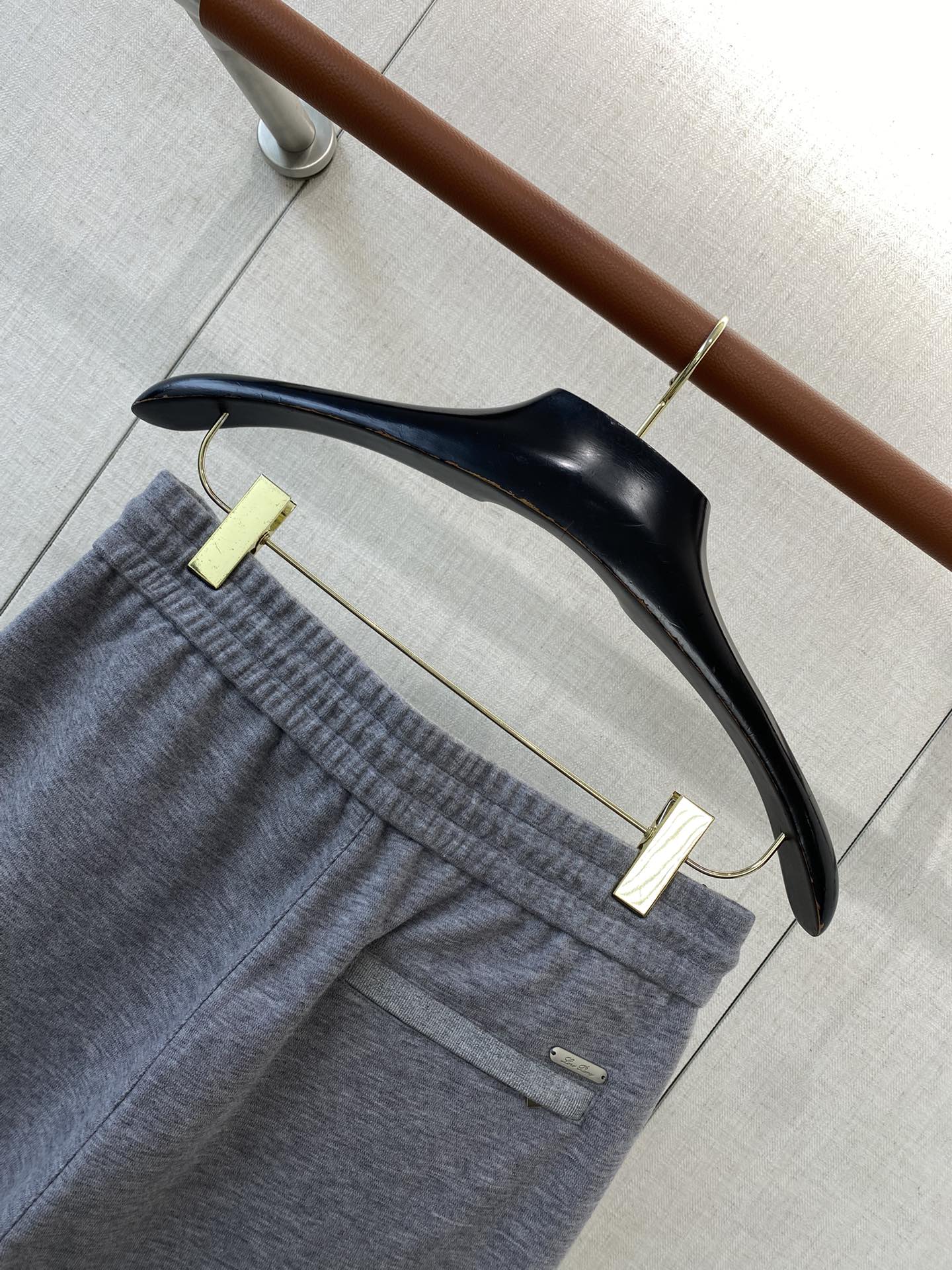 Loro Piana Graue Herren Sweatpants mit Kordelzug und Sticklogo