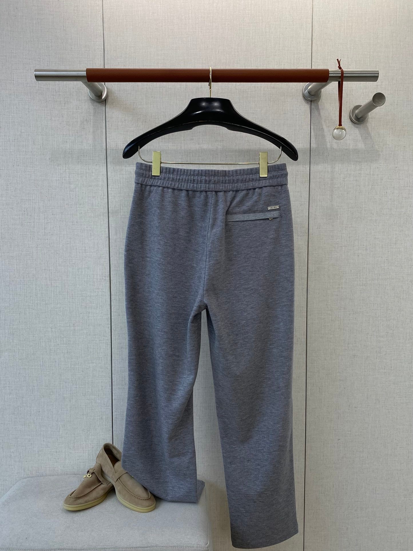 Loro Piana Graue Herren Sweatpants mit Kordelzug und Sticklogo
